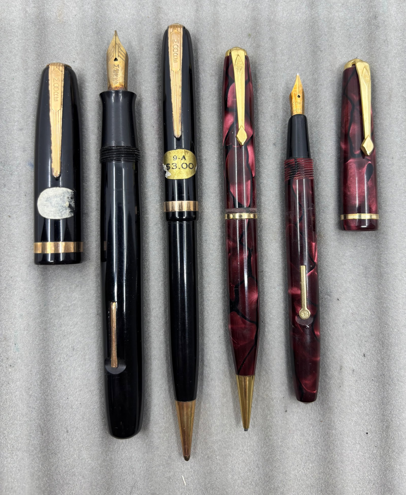Moore & Conway Stewart Fountain Pen Boxed Sets (2): Moore and Conway Stewart boxed pen sets. Moore 94A set in black with fine 14K nib (box incorrect), along with Conway Stewart 560 & 23 burgundy marble Dinkie set with fine 14K nib. Overall good con