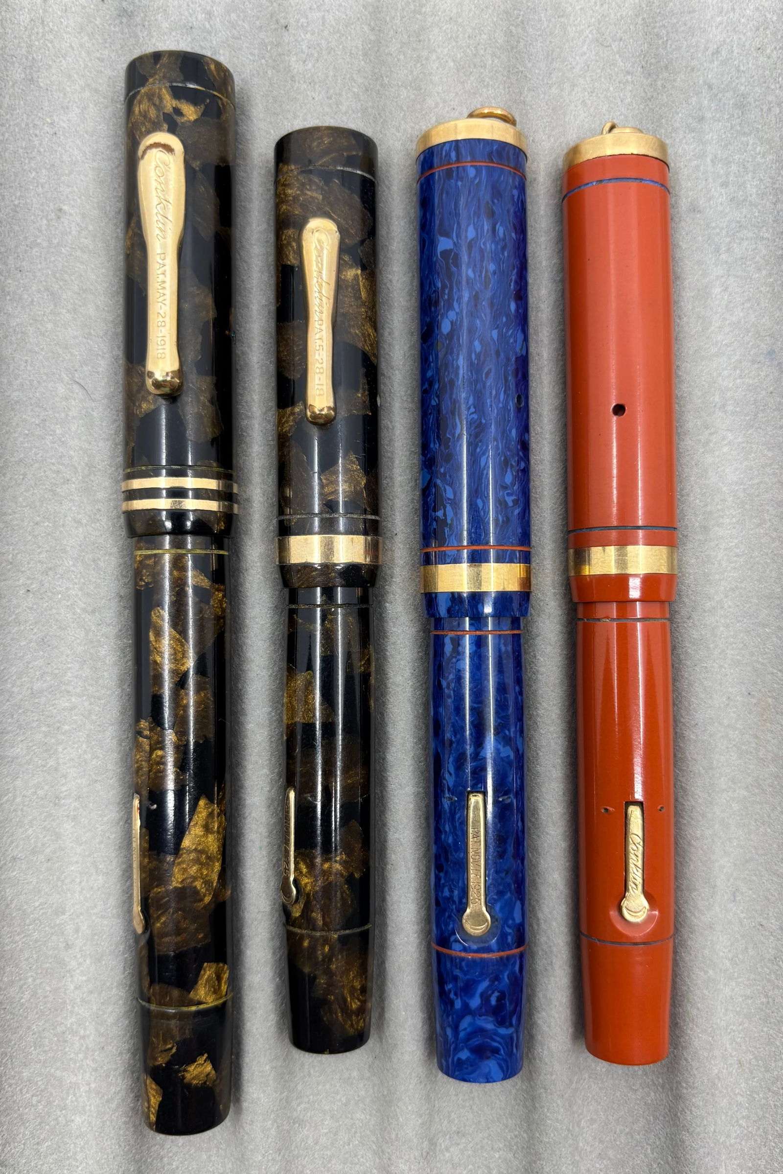 Conklin Endura Fountain Pen Lot (4): Conklin Endura fountain pen lot (4). Ring top examples in Sapphire and orange and clip versions in black and bronze. All pens with Conklin Endura 14K nibs. Overall good condition.