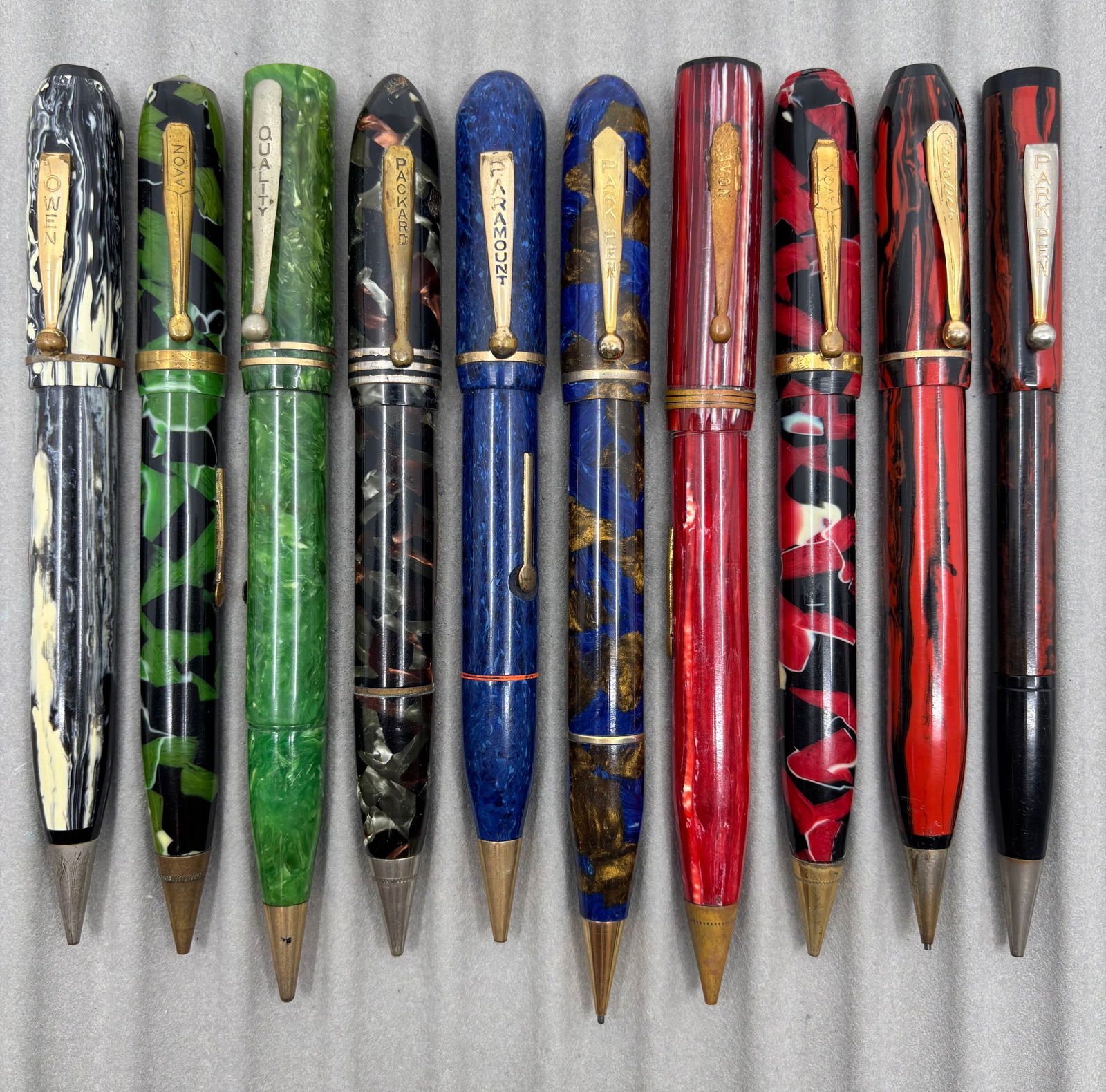 Assorted Celluloid Fountain Pen/Pencil Combos (10) Lot B: Assorted celluloid fountain pen/pencil combos (10). This lot consists of brands such as Avon, Park Pen, and Packard. Overall mixed condition sold as is, all pens with plated nibs, some incomplete.