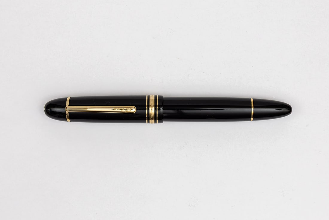 Montblanc 149 Meisterstück Fountain Pen: Montblanc 149 Meisterstück fountain pen with box, outer box and papers. Likely dating from the early 1980’s with tri-colour 4810 18K Montblanc medium nib with later plastic feed and plastic piston