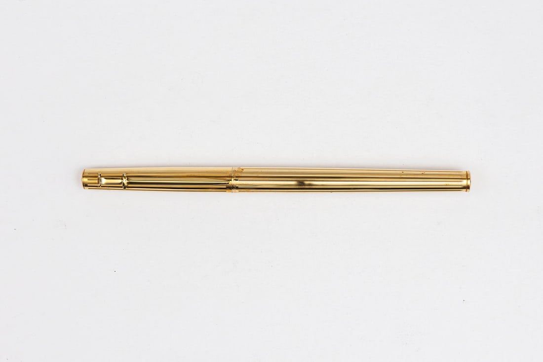 Caran d’Ache Madison Solid 18K Gold Fountain Pen (1 of 4)