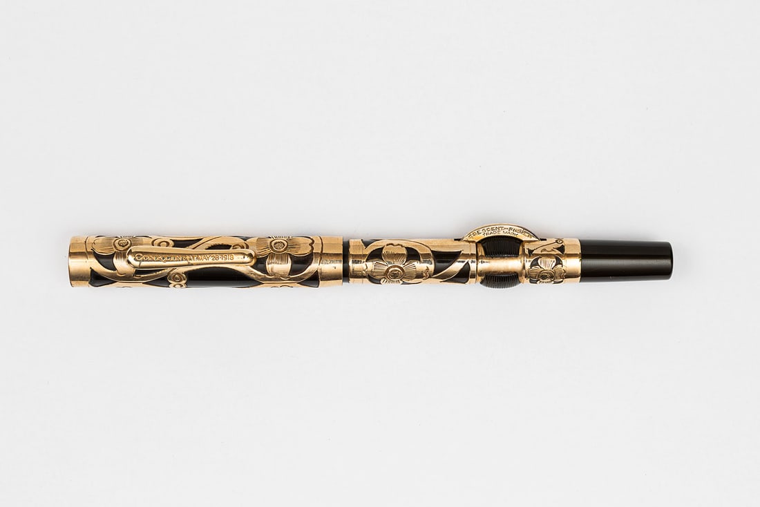 Conklin Symetrik Ensemble Fountain Pen/Pencil Combo Collection (5): Conkin Symetrik Ensemble fountain pen/pencil combinations (5), circa 1932-34. Conklin made the Symetrik "Ensemble" in several colours, it was their version of the popular pen/pencil combination. This