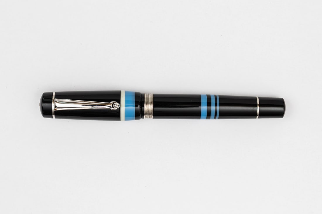 Delta Solaris Blue & Silver Fountain Pen (1 of 3)