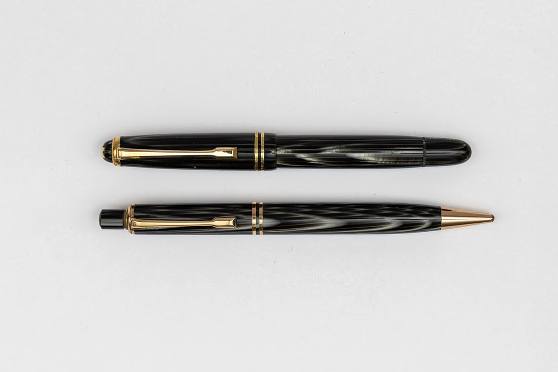 Montblanc 242G & 272 Grey Striated Fountain Pen & Pencil Set: Montblanc 242G and 272 Grey Striated fountain pen and pencil set, circa 1950’s. Montblanc’s version of the popular platinum grey of the era in the 240 series in Grey Striated, this matching set wi