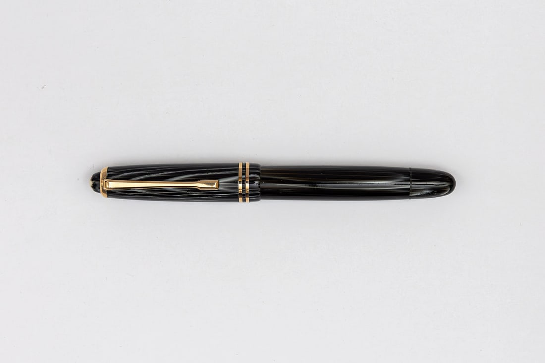 Montblanc 246G Grey Striated Fountain Pen: Montblanc 246G Grey Striated fountain pen, circa 1950’s. Montblanc’s version of the popular platinum grey of the era was the 240 series in Grey Striated, this the 246, the largest of the line. Cle