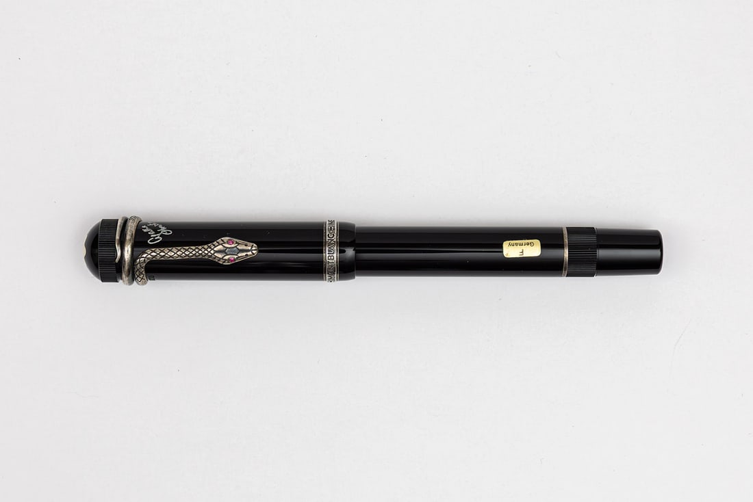 Montblanc Agatha Christie LE Fountain Pen, Fine Nib (1 of 3)