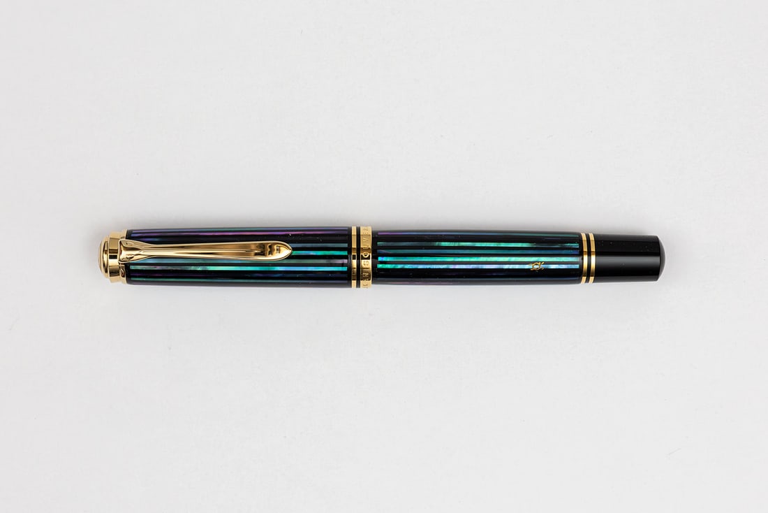 Pelikan M1000 Moon Light Gekko Maki-e LE Fountain Pen, Rare: Pelikan M1000 Moonlight Gekko maki-e limited edition fountain pen with box, outer box, protective box and papers. This M1000 was limited to just 200 pieces (058/200) with stunning Raden maki-e work by