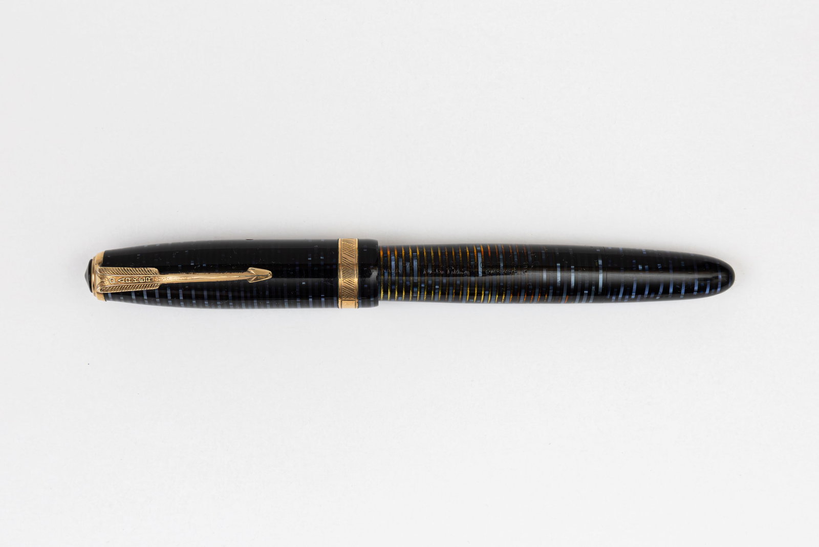 Parker Vacumatic Major Azure Blue Canadian Fountain Pen: Parker Vacumatic Major Azure Blue fountain pen, circa 1939. Parker Vacumatic Major Azure Blue Pearl made in Canada pen with two-tone 14K fine nib. Length 5” and 5 7/8” posted, filling mech