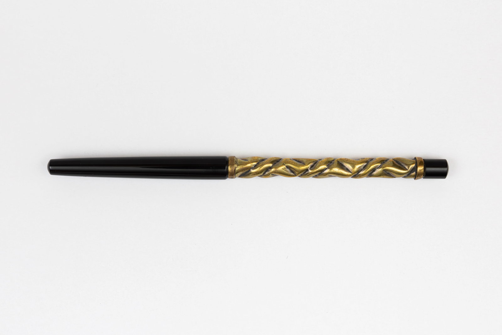 Taper Cap Black Hard Rubber, Gold Twist Pattern Barrel Fountain Pen (1 of 3)