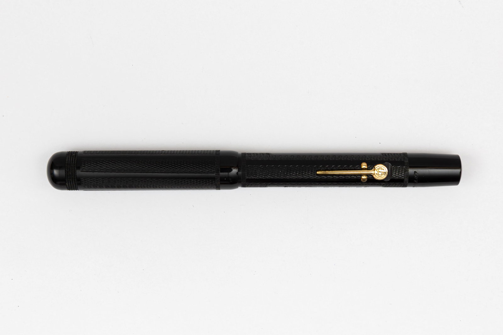 Conway Stewart 200 Black Chased Hard Rubber Fountain Pen (1 of 3)