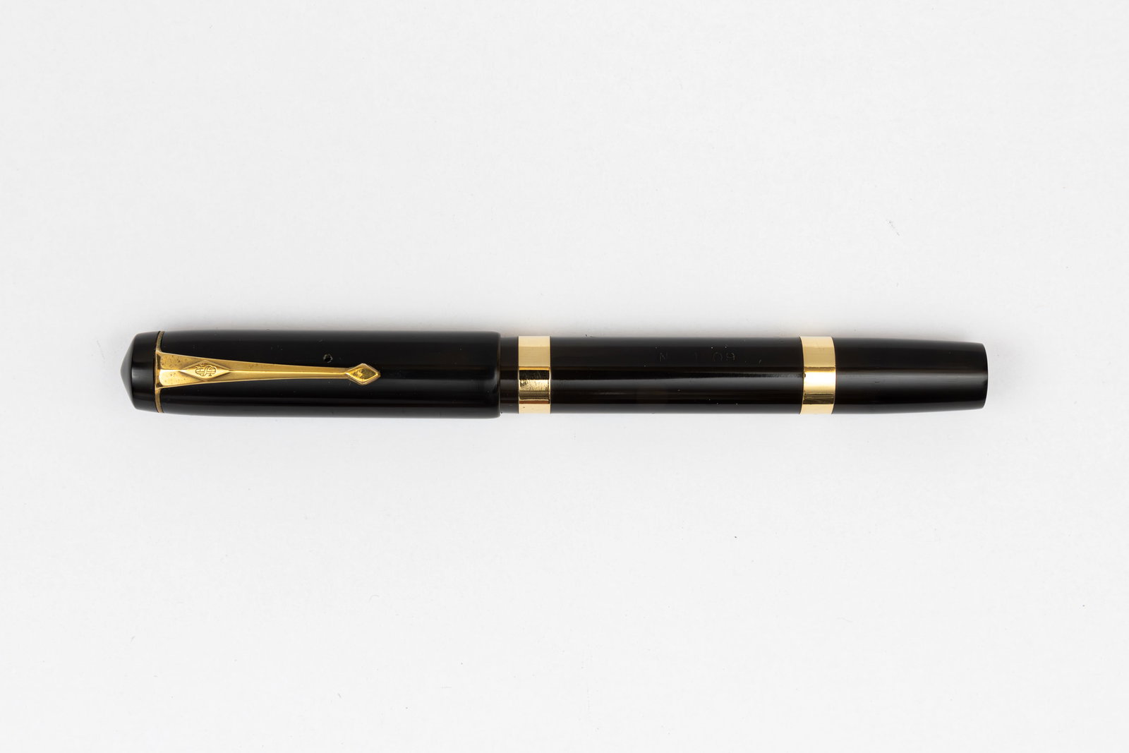 Conway Stewart 1209 Fountain Pen, Solid 9K Gold Barrel Bands (1 of 3)