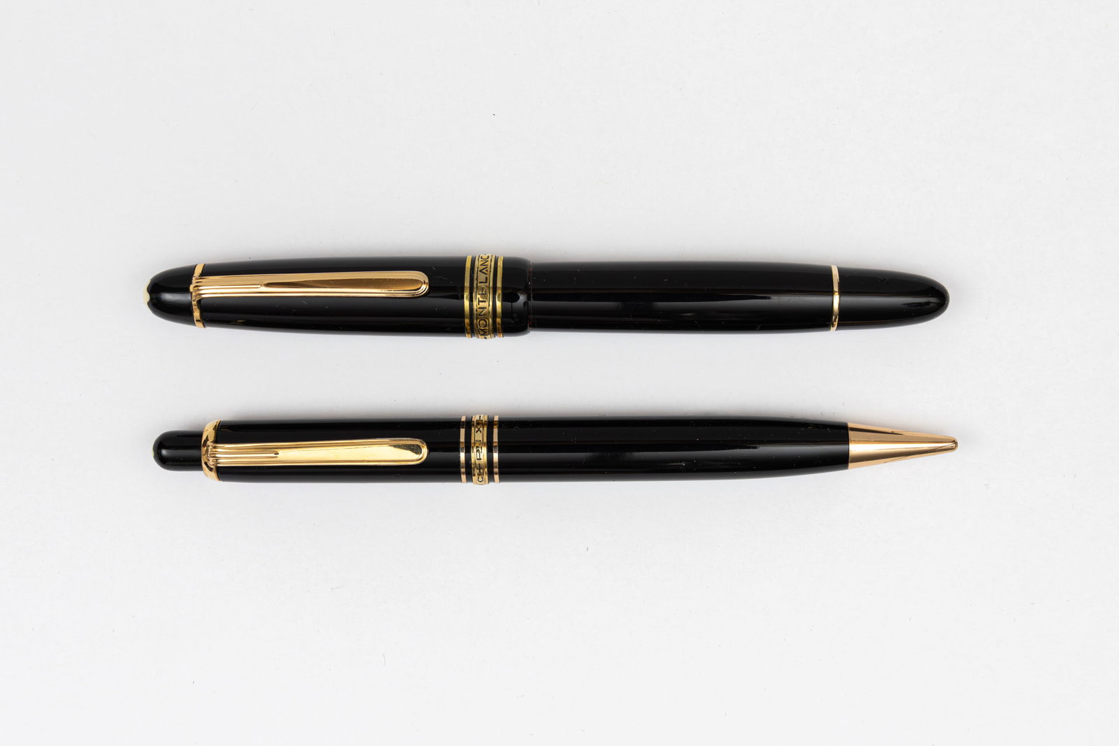 Montblanc 144G Celluloid Fountain Pen Set & Zippered Pouch (1 of 4)