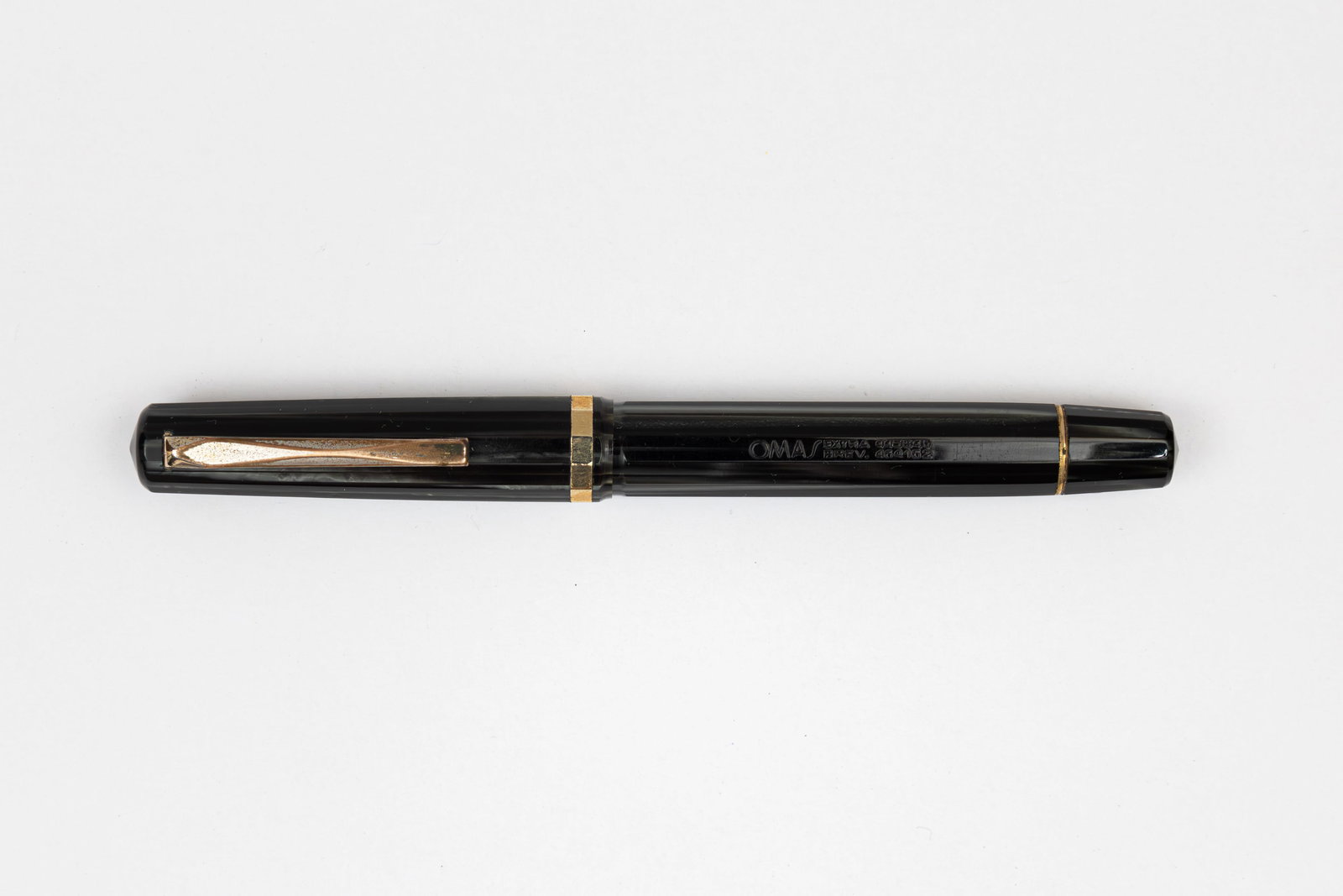 Omas 555F Grey Arco Faceted Fountain Pen (1 of 3)