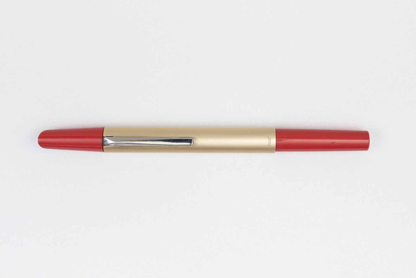 Pilot Capless Long Vanishing Point C-100RW Coral Red Fountain Pen (1 of 3)