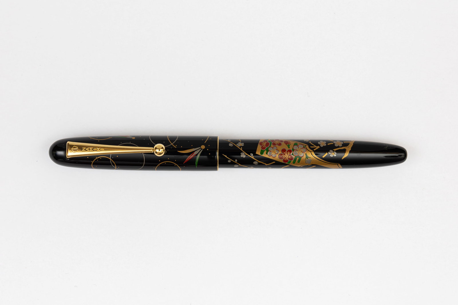 Pilot Namiki Toy-Hagoita Hira Maki-e Fountain Pen: Pilot Namiki Flower Toy-Hagoita hira maki-e fountain pen, circa 2011. Part of the Nippon Art series, decorated with floral paddle and cherry blossoms while the cap has the bird or shuttle with circula