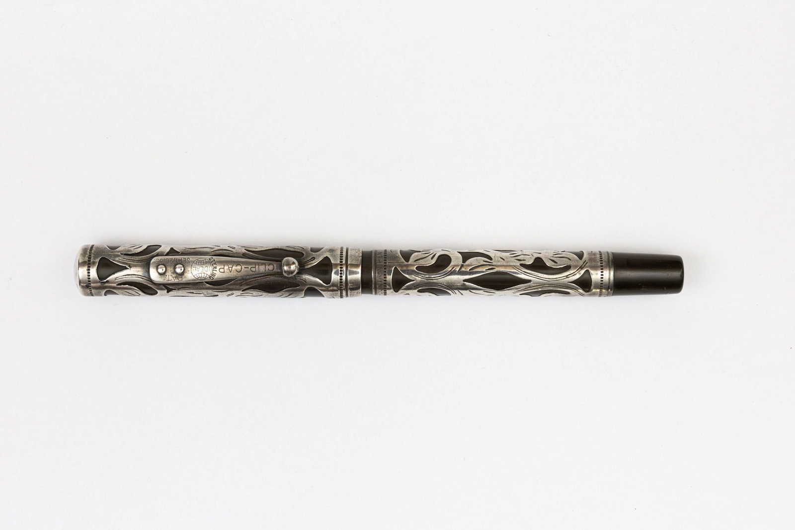 Waterman 412 Sterling Silver Trefoil Filigree Fountain Pen: Waterman Ideal 412 sterling silver filigree fountain pen. Slip cap model in Trefoil pattern sterling silver filigree over black hard rubber with sterling clip. Minor marks to cap crown, some discolour
