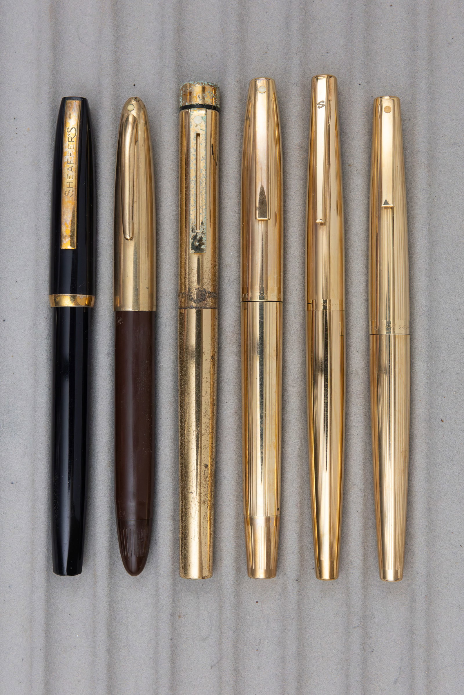 Sheaffer Cartridge and Touchdown Fountain Pens (6): Sheaffer fountain pens (6). Touchdown (2) and cartridge/converter fill (4) fountain pens (2 of 4 with converters present), all but one with 14K gold nibs. Pens include Touchdown, Imperial, Targa,