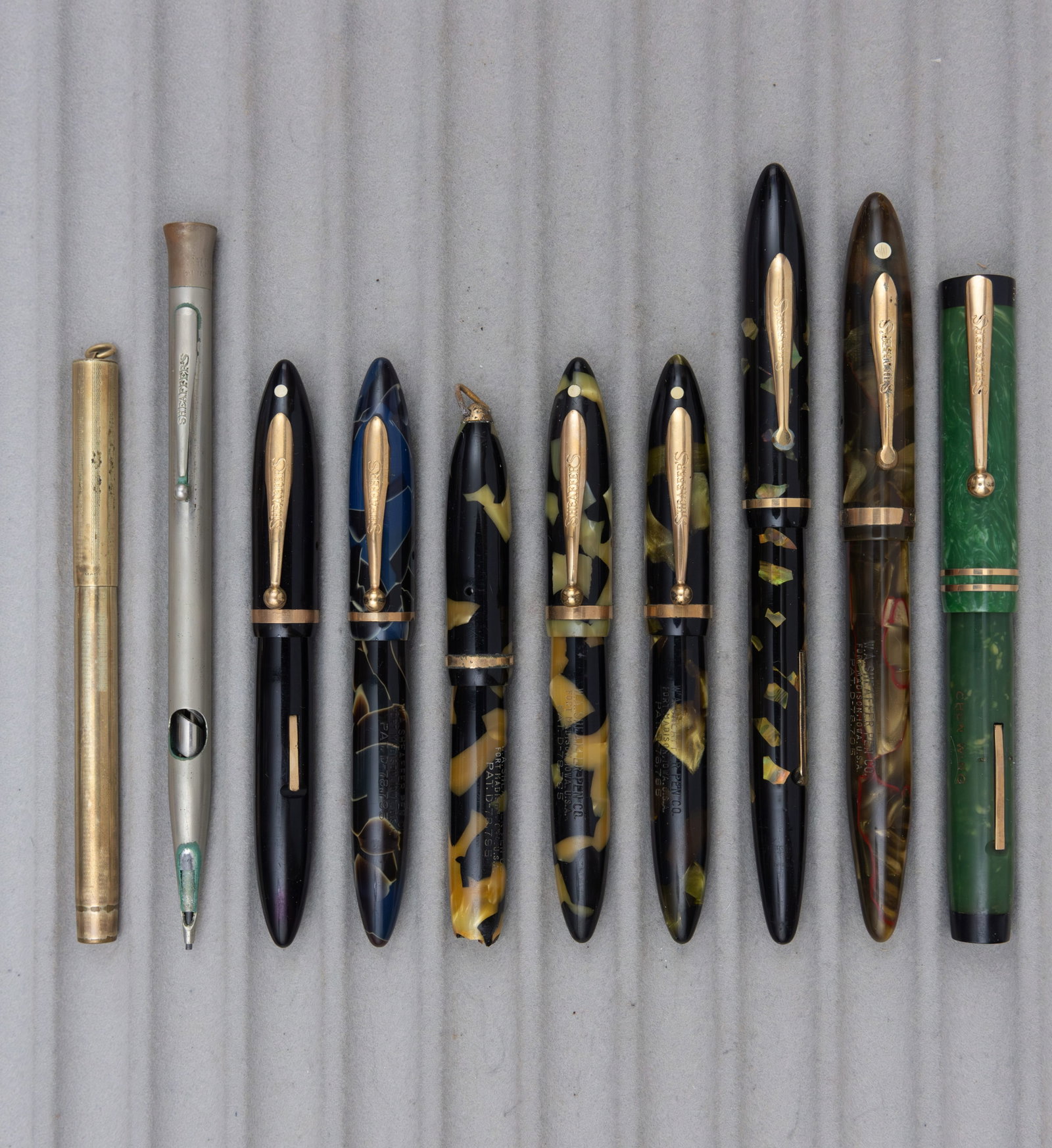 Sheaffer Flattop and Balance Fountain Pens and Pencils (10): Sheaffer Flattop and Balance fountain pens and pencils (10). Sheaffer Flattop fountain pens in gold filled and Jade 5-30 model along with cut-out demonstrator pencil. Balance pens in Grey Pearl with r