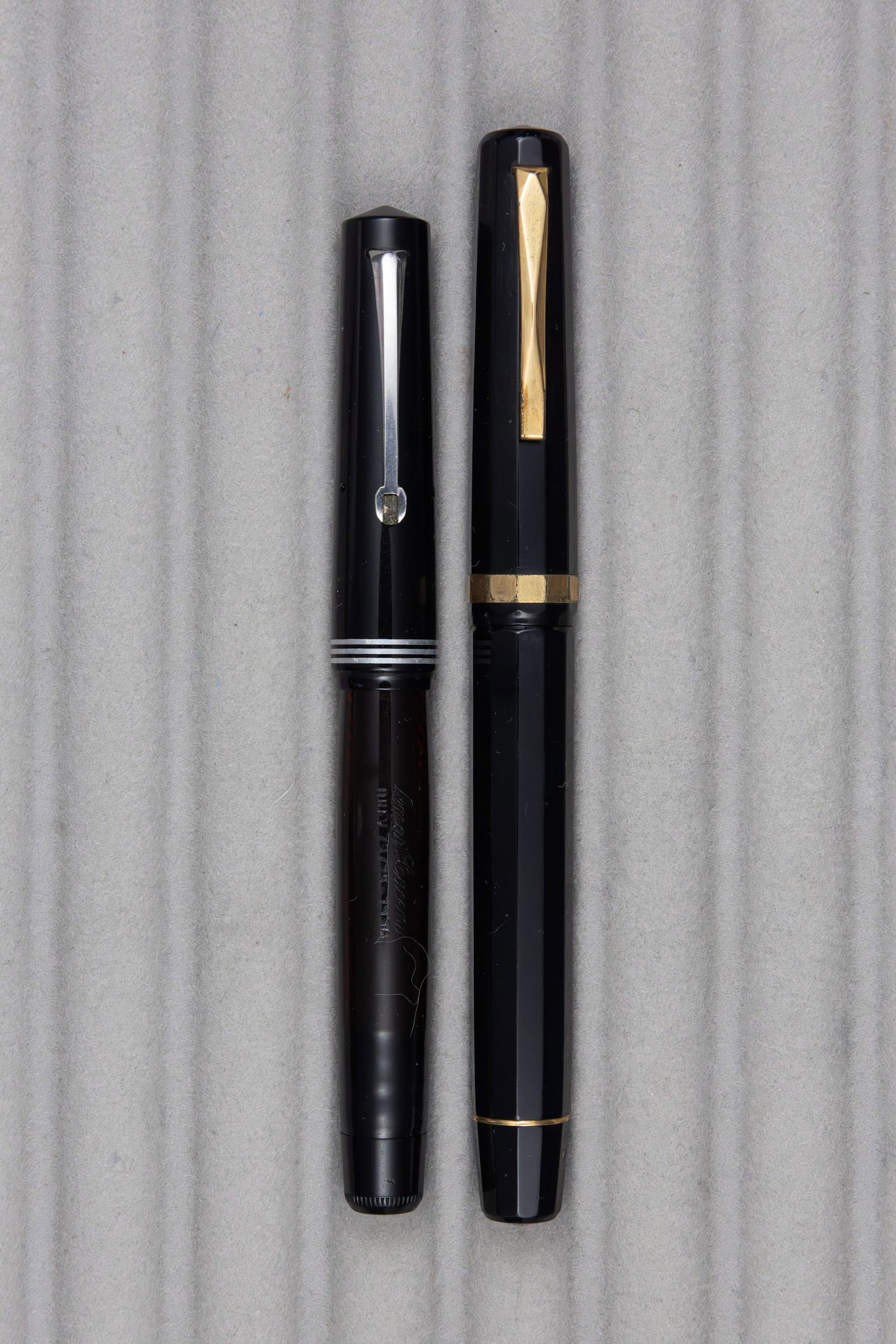 Omas Lucens and 557 F Fountain Pens: Omas Lucens and 557 faceted fountain pens, circa 1940’s-50’s. Earlier Lucens, helical barrel pattern with fine flexible Omas steel nib (small crack to eye of nib) along with 557 faceted wi