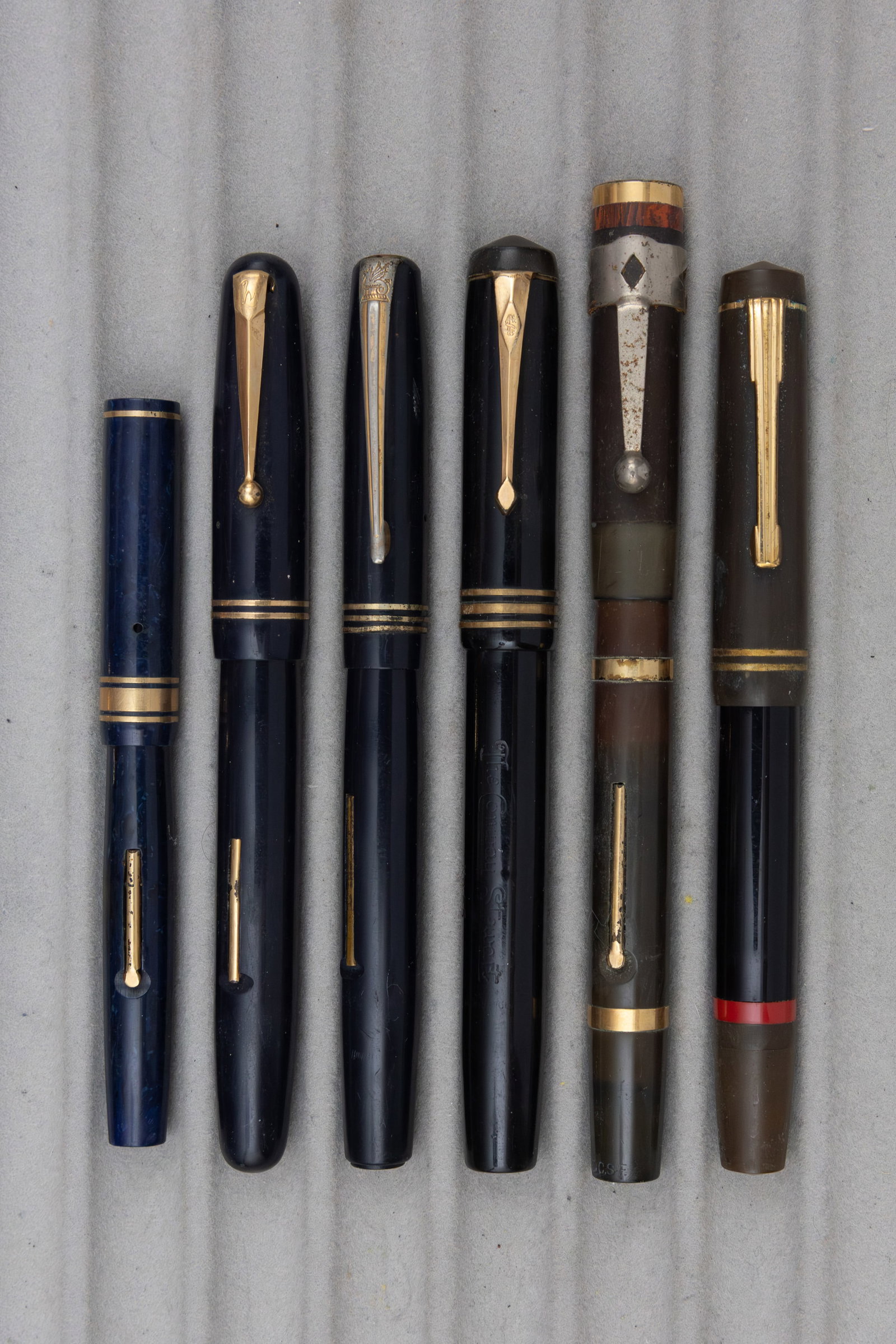 European Fountain Pen Lot, Conway Stewart, Mabie Todd, Rotring (6): European made fountain pen lot (6). Fountain pens by Conway Stewart, Mabie Todd Swan (3) and Wyvern, all with 14K nibs along with Rotring Tiku stylographic pen. Overall mixed as is condition, Lapis