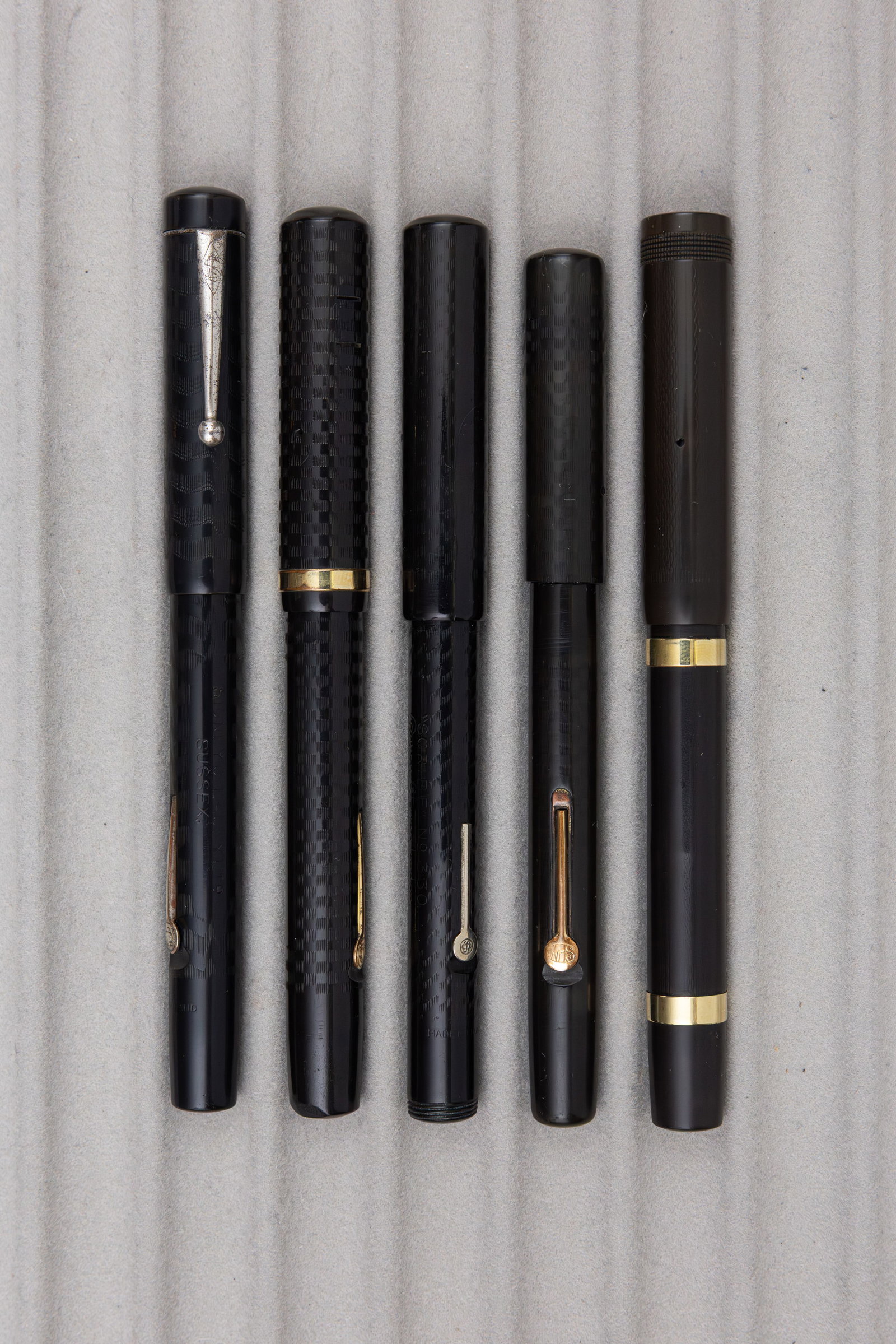 Conway Stewart Black Chased Hard Rubber Fountain Pens (5) (1 of 2)