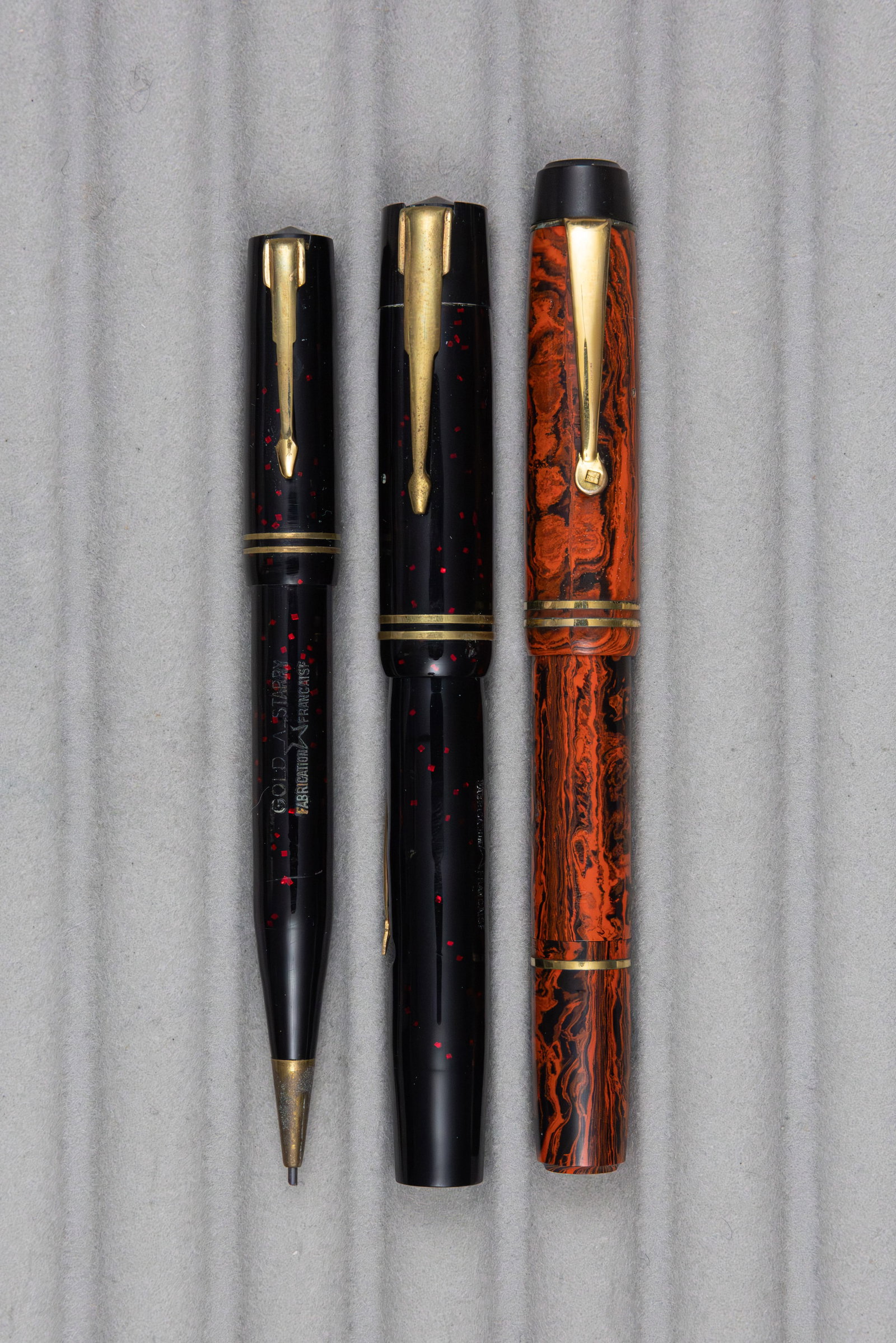 Stylomine 303 Red Mottled and Gold Starry Celluloid Fountain Pen Set (1 of 2)