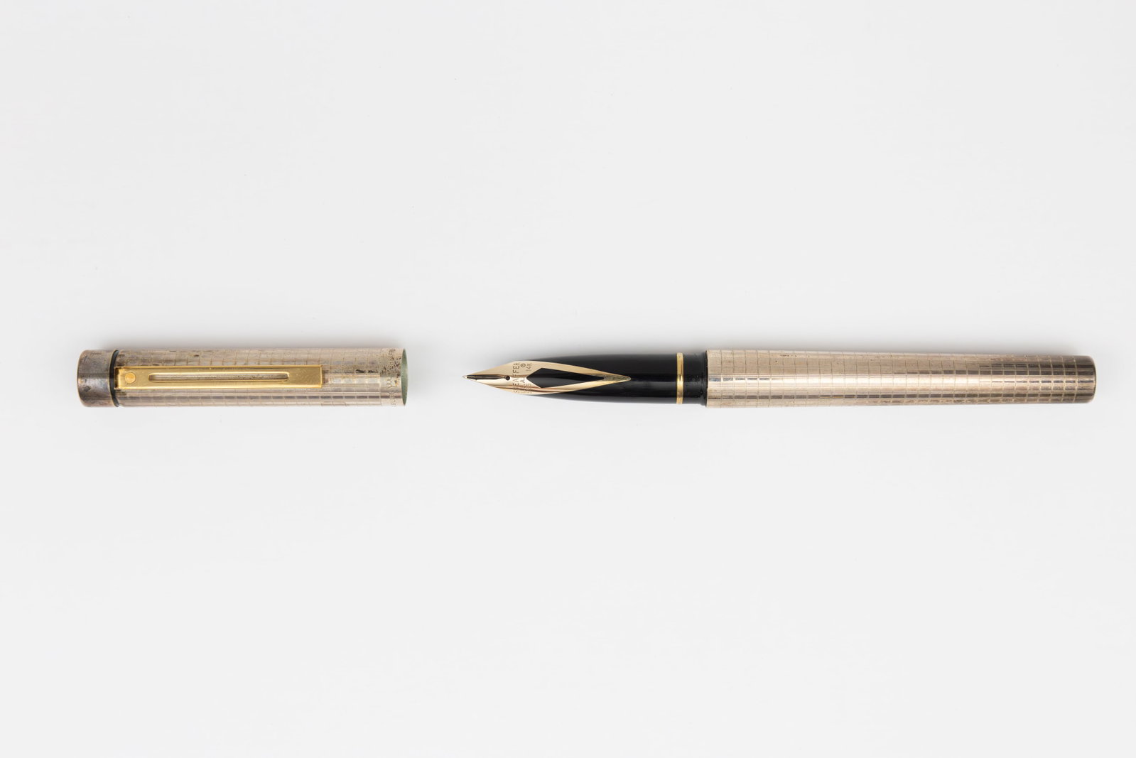 Sheaffer Targa Sterling Silver Chequered Pattern GT Fountain Pen - 2