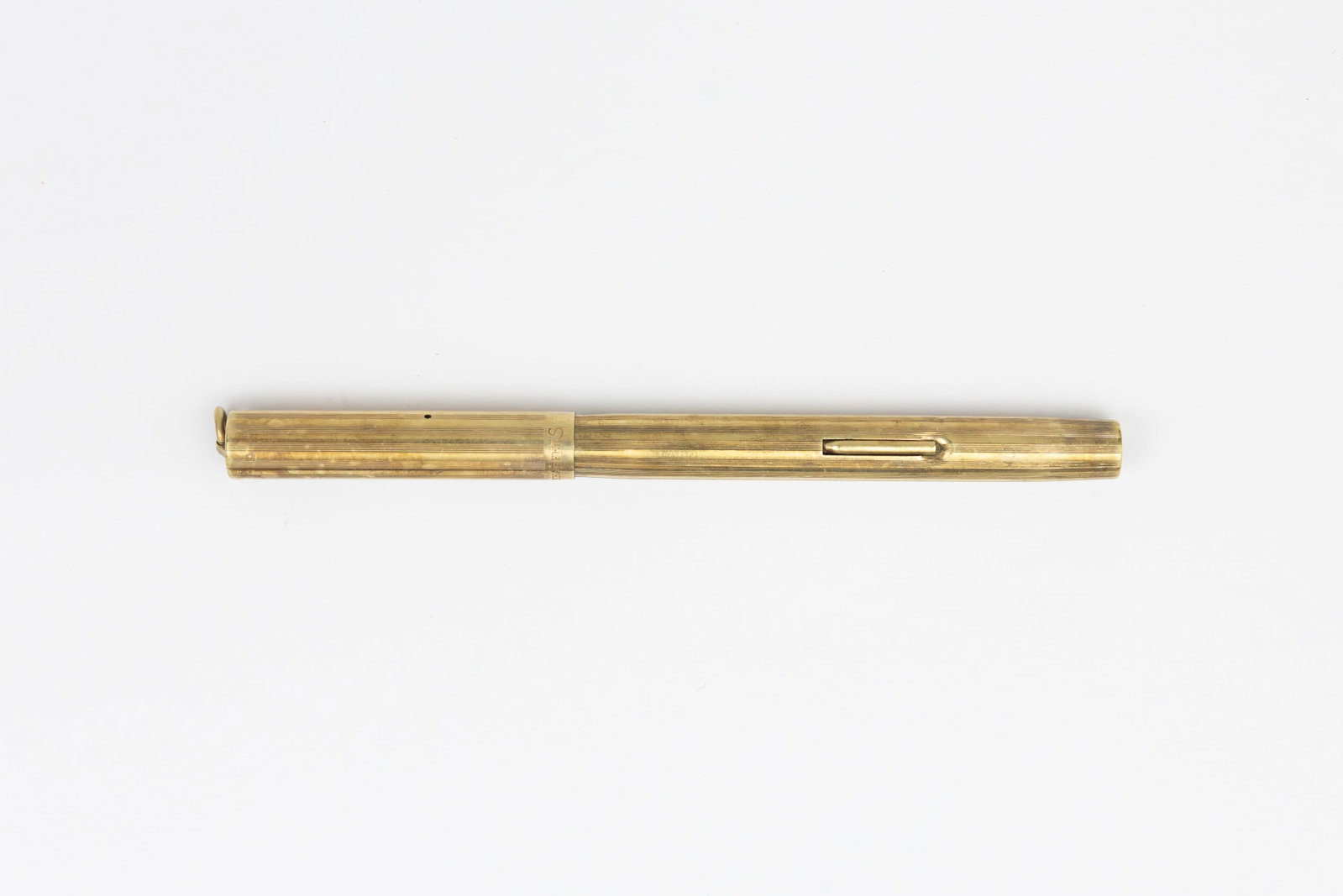 Sheaffer 1 Gold Filled Ribbon Line Ring Top Fountain Pen: Sheaffer number 1 size green gold filled Ribbon Line fountain pen. The slimmest of the Sheaffer gold filled pens, this 1 size ring top pen in Ribbon Line pattern in green gold filled with fine No 1