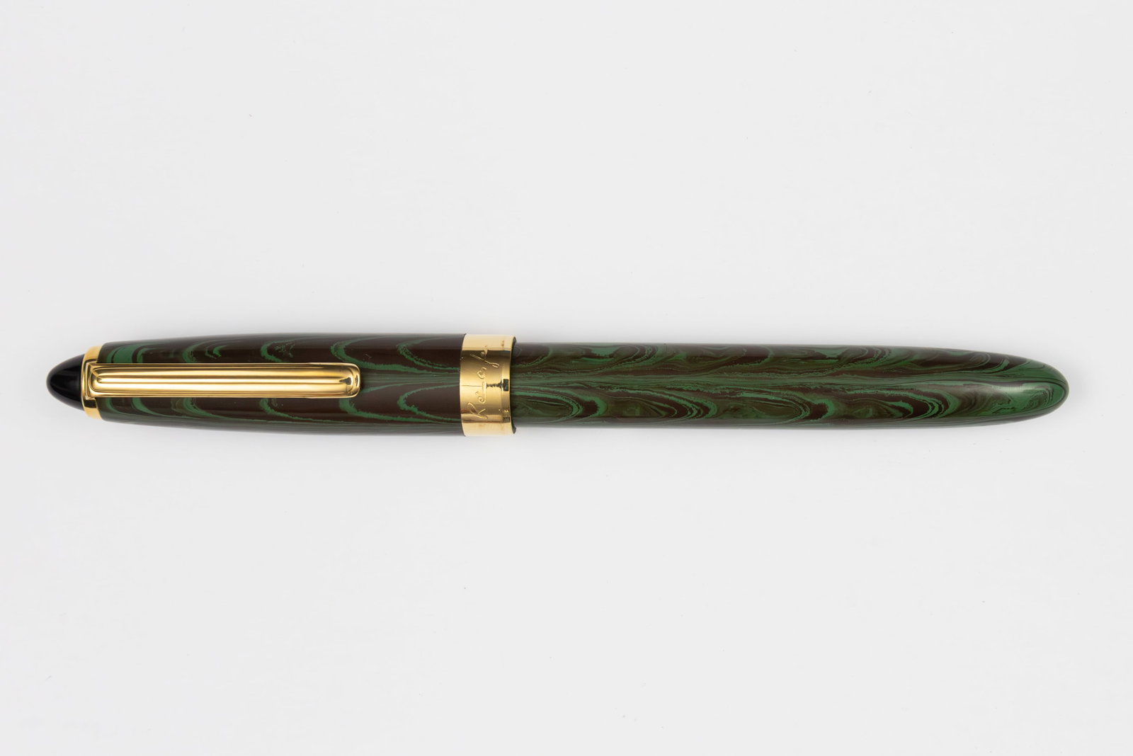 Recife Green and Black Mottled Hard Rubber Fountain Pen, Boxed: Recife green and black mottled ebonite fountain pen, boxed. Made in France Recife fountain pen with iridium gold plate medium nib. Length 5 7/8 inches and 6 3/4 inches posted, filling mechanism cartri