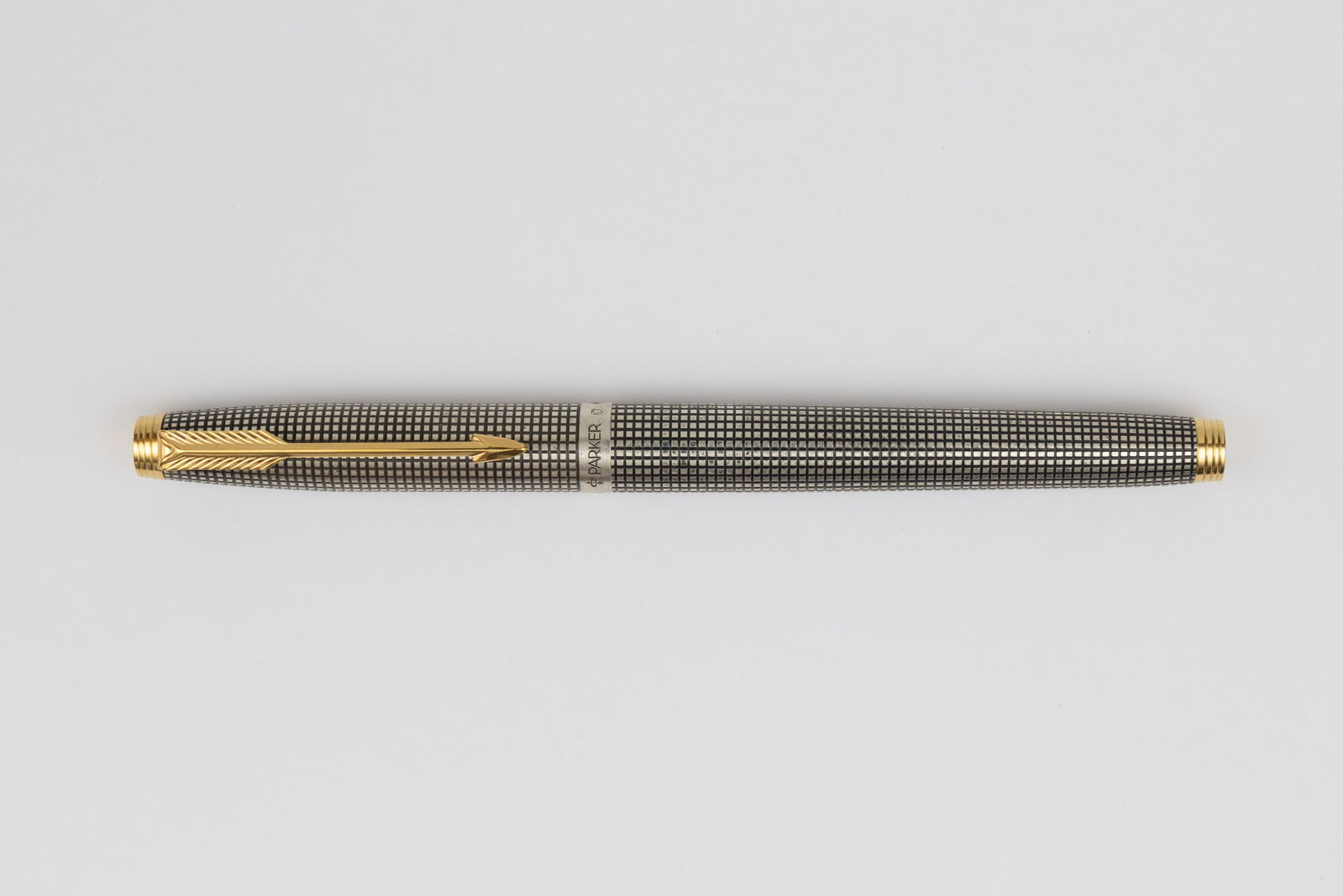 Parker 75 Cisele Dimpled Tassie 18K Fine Italic Nib: Parker 75 Cisele dimpled tassie fountain pen, circa 1993. Parker 75 Cisele made in France in sterling silver with 98 code Parker 18K fine italic nib. Length 5 1/16 inches, filling mechanism cartridge/