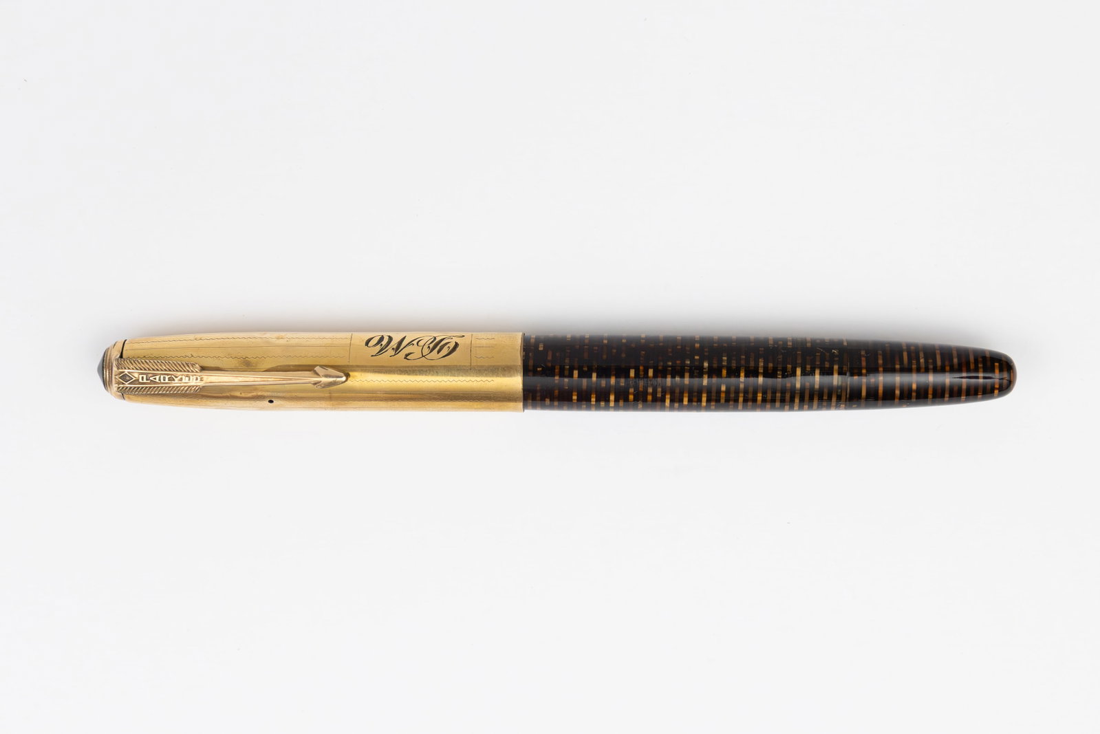 Parker Vacumatic Imperial Golden Pearl Fountain Pen, Dented Cap (1 of 3)