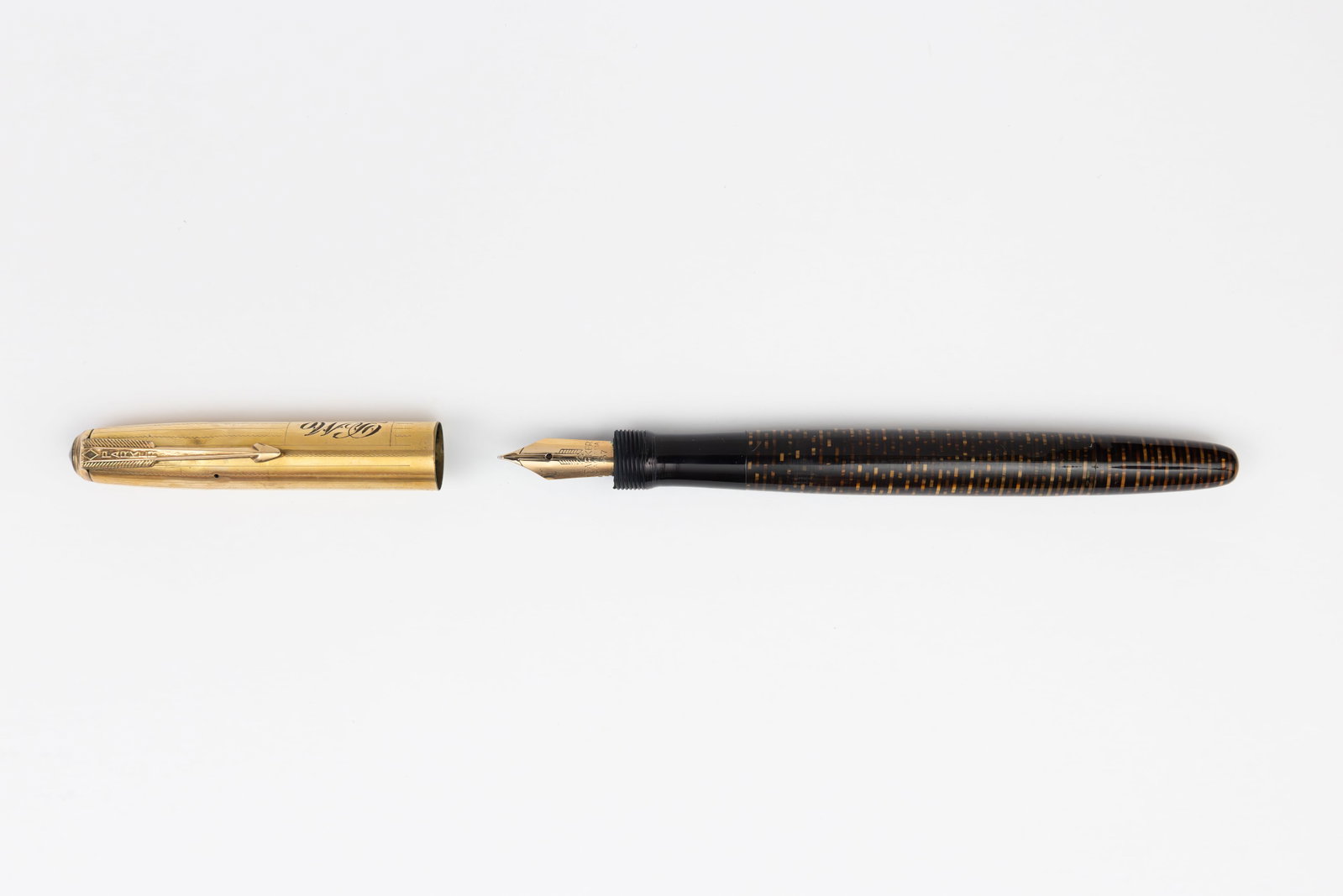 Parker Vacumatic Imperial Golden Pearl Fountain Pen, Dented Cap - 2