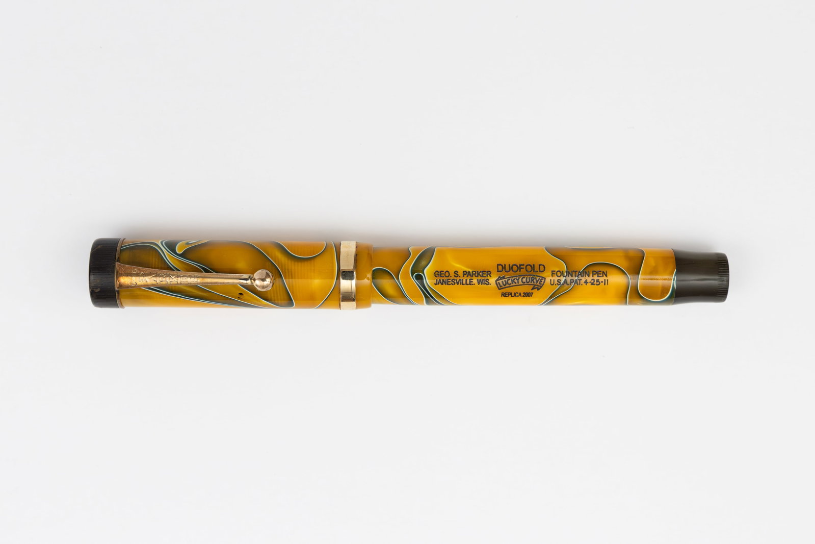 Parker Duofold Senior Chris Thompson Yellow Marble Fountain Pen (1 of 3)