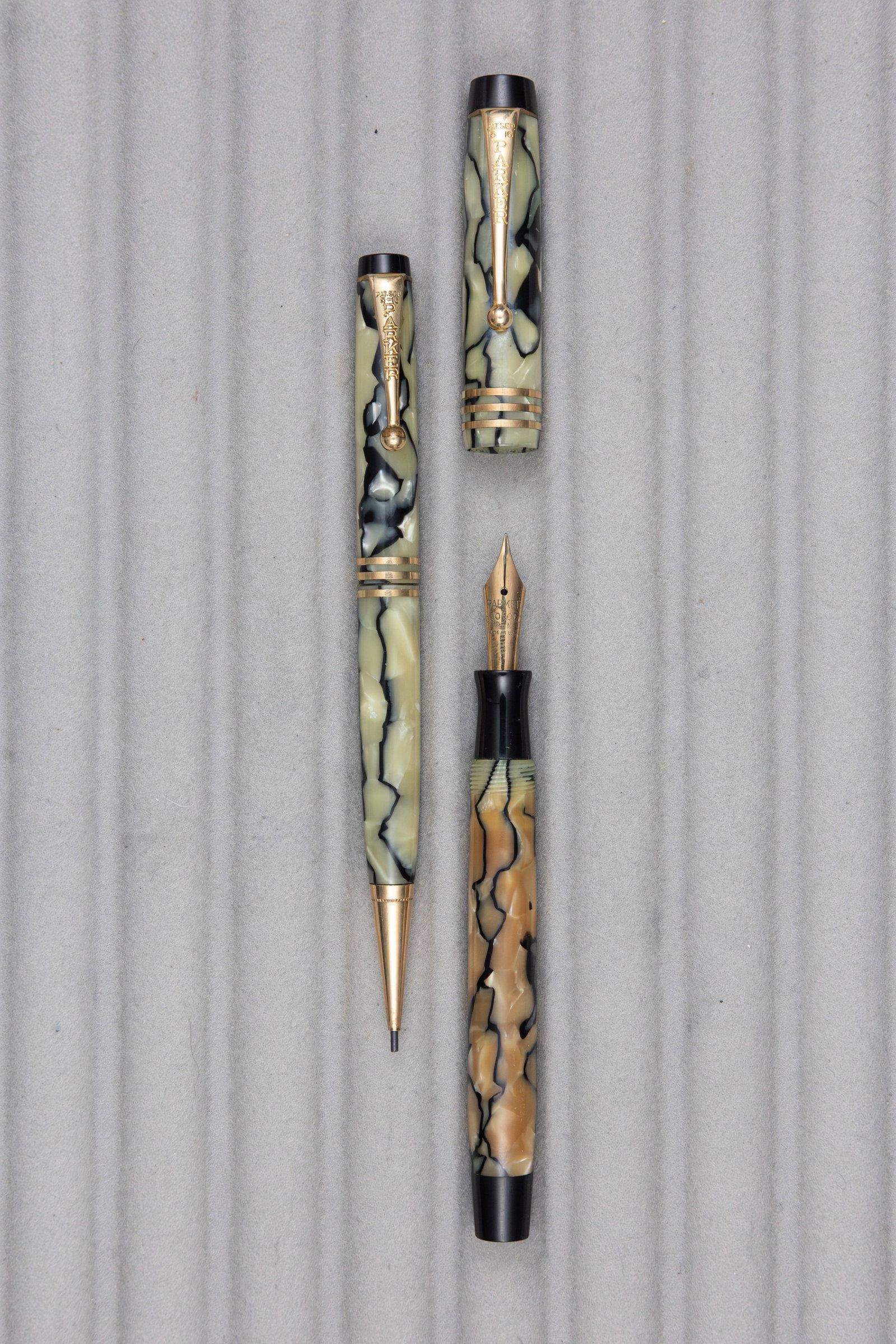 Parker Duofold Juniorette Black and Pearl Fountain Pen Set - 2