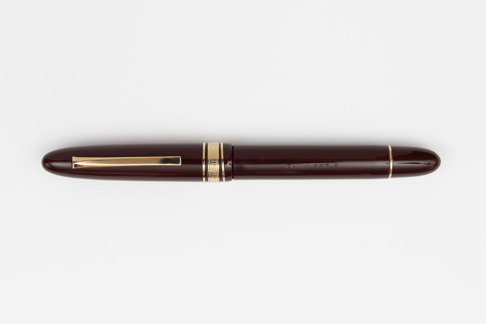 Omas Ogiva 557 S Burgundy Fountain Pen (1 of 3)