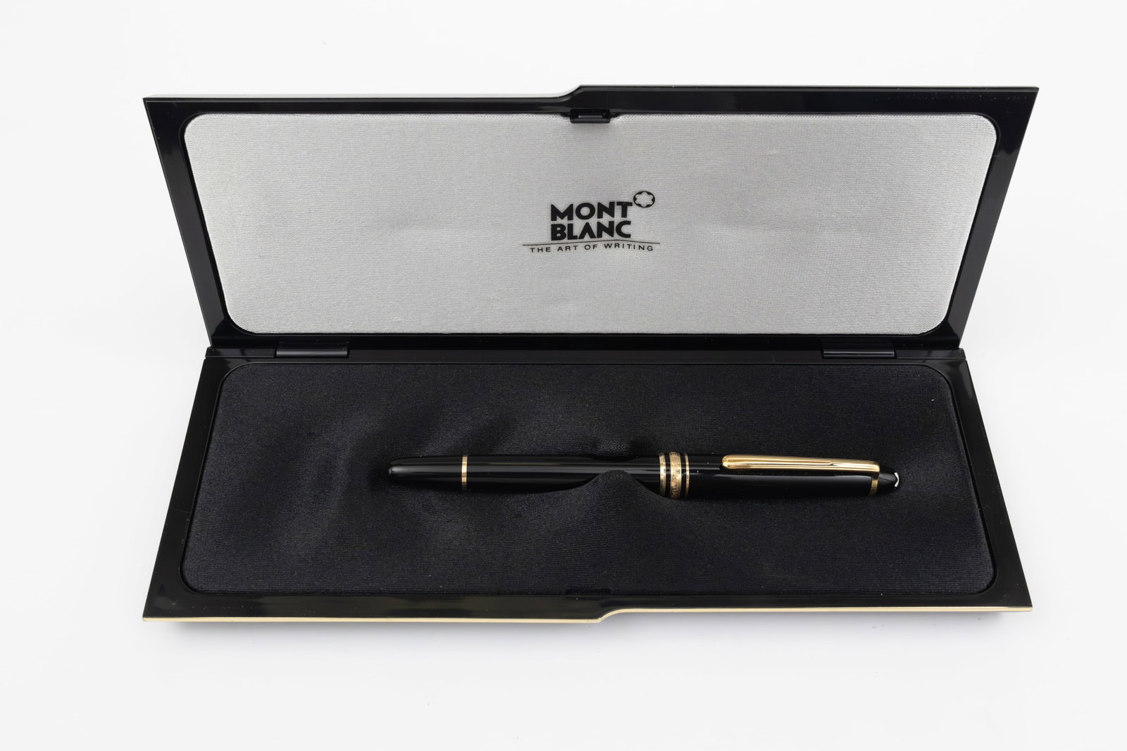 Montblanc 144 Fountain Pen, Boxed - 3