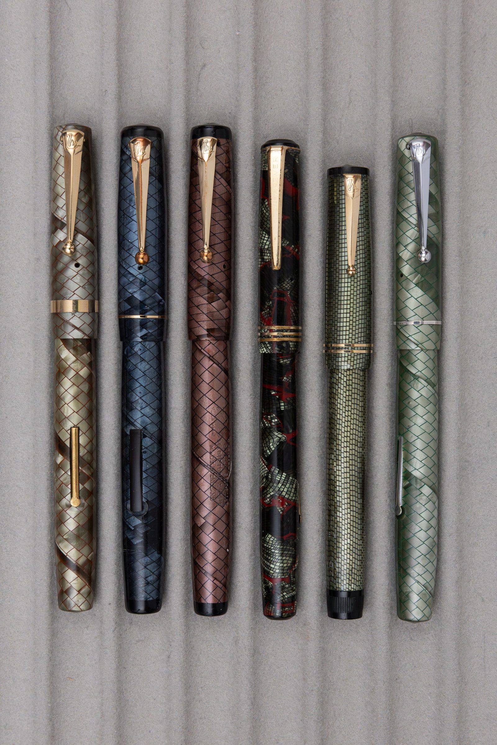 Mabie Todd Swan Snakeskin Marbleized Fountain Pens (6) (1 of 2)