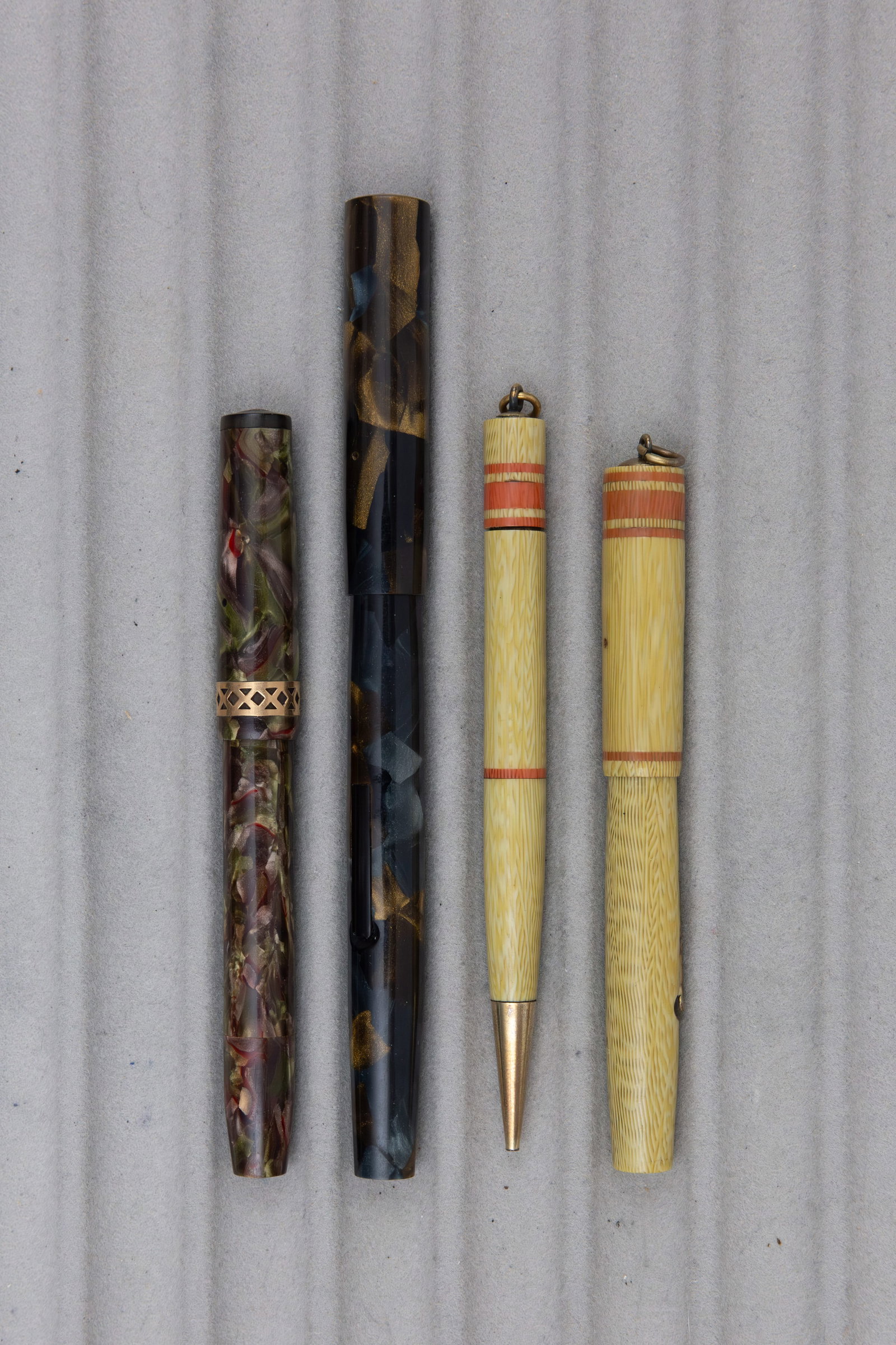 Mabie Todd Swan Marbleized Fountain Pens and Pencil (4): Mabie Todd Swan fountain pens and pencil (4). Mabie Todd Swan Minor blue and bronze bandless pen with Swan 1 14K fine flexible nib (minor chip to base of lever), Swan Visofil vest pocket marbled pen