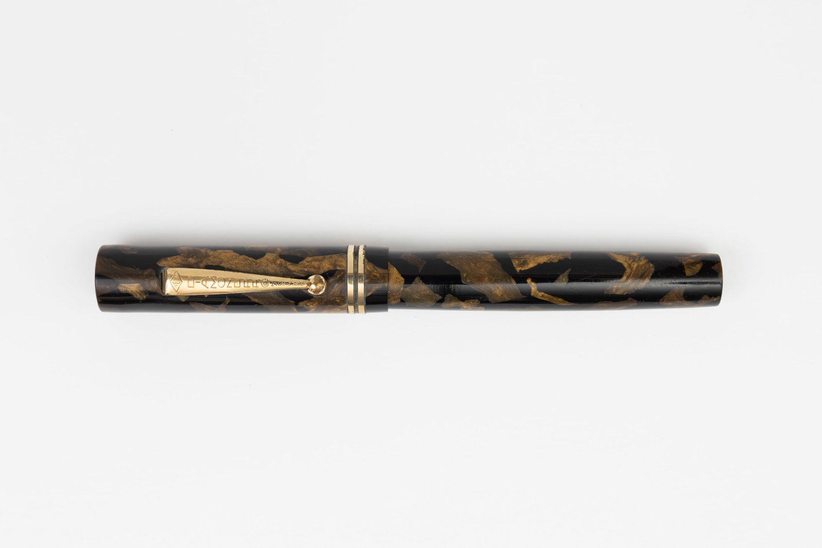 Diamond Point Oversized Black and Bronze Fountain Pen (1 of 3)