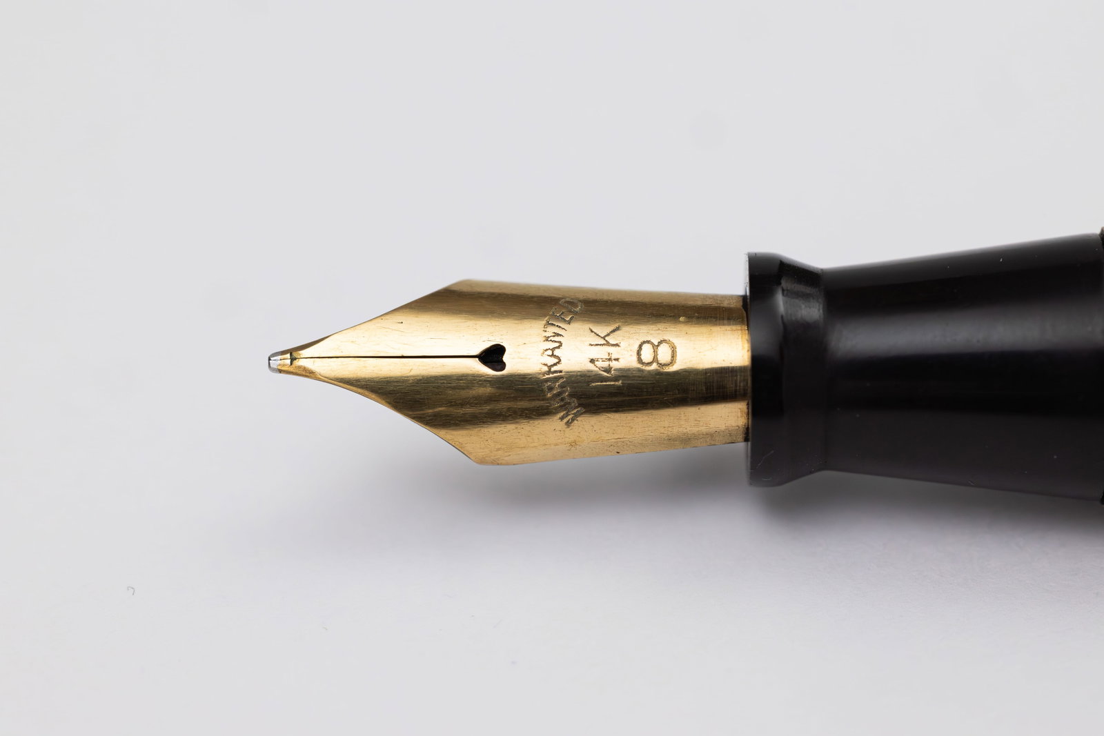 Diamond Point Oversized Black and Bronze Fountain Pen - 3