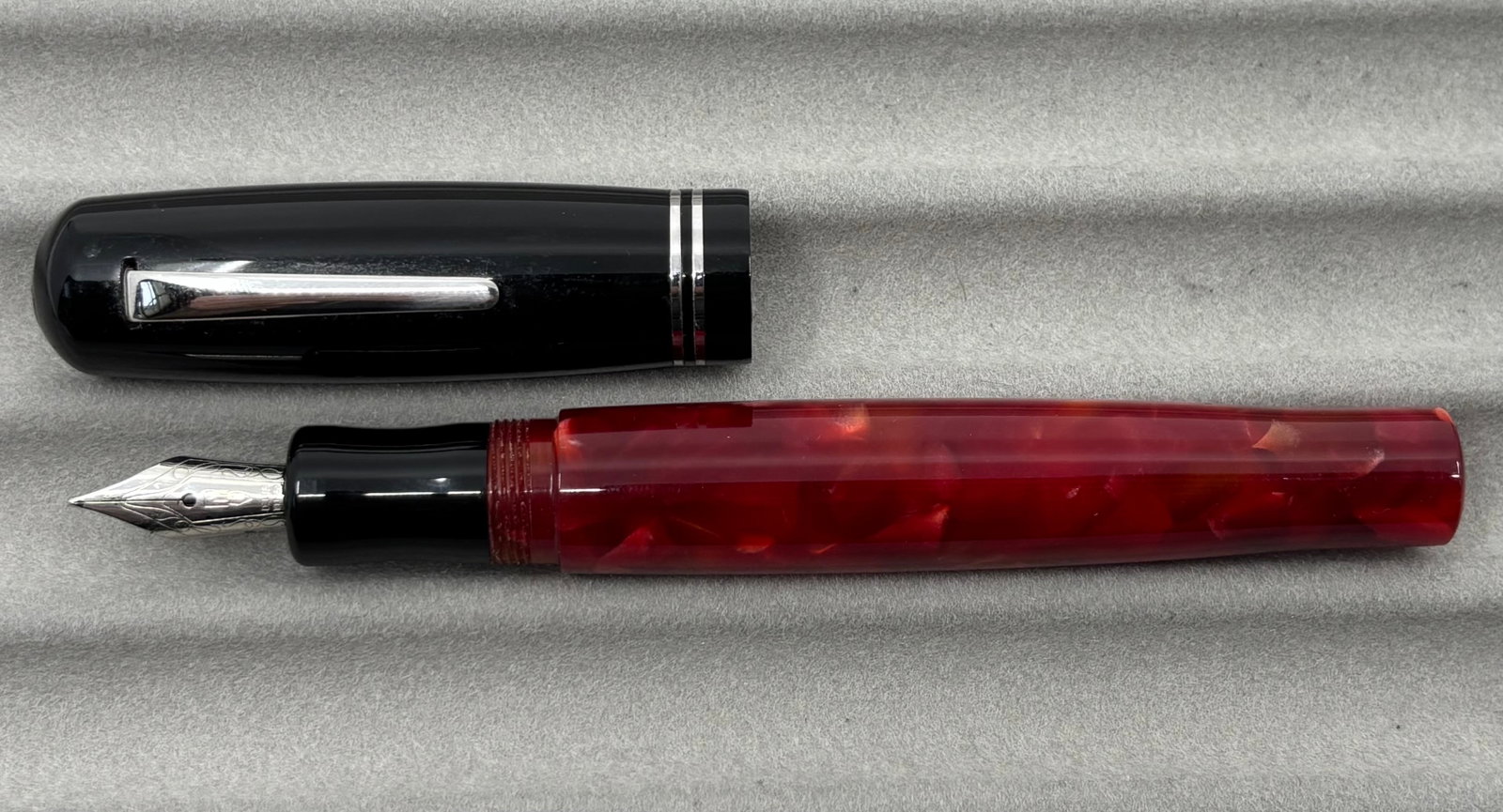 Delta 366 Red Marble Fountain Pen, 18K Nib - 2