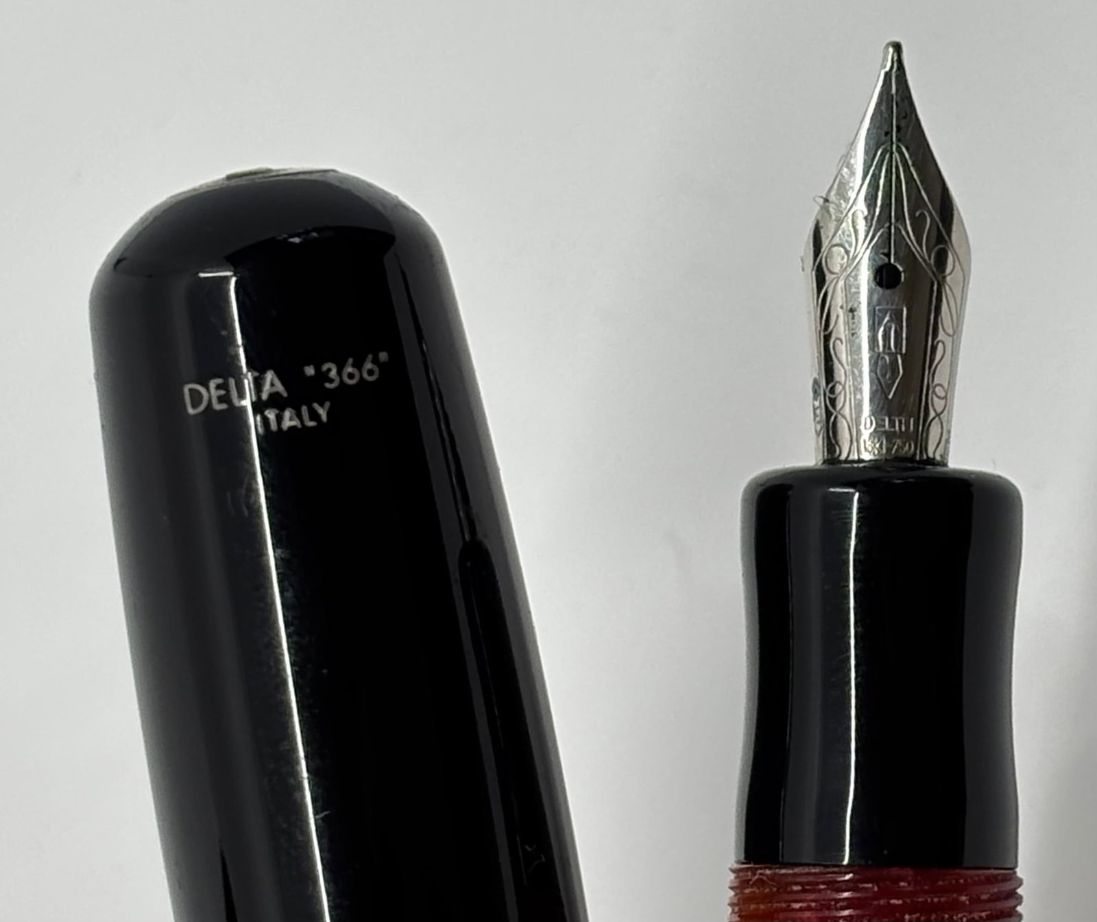 Delta 366 Red Marble Fountain Pen, 18K Nib - 3