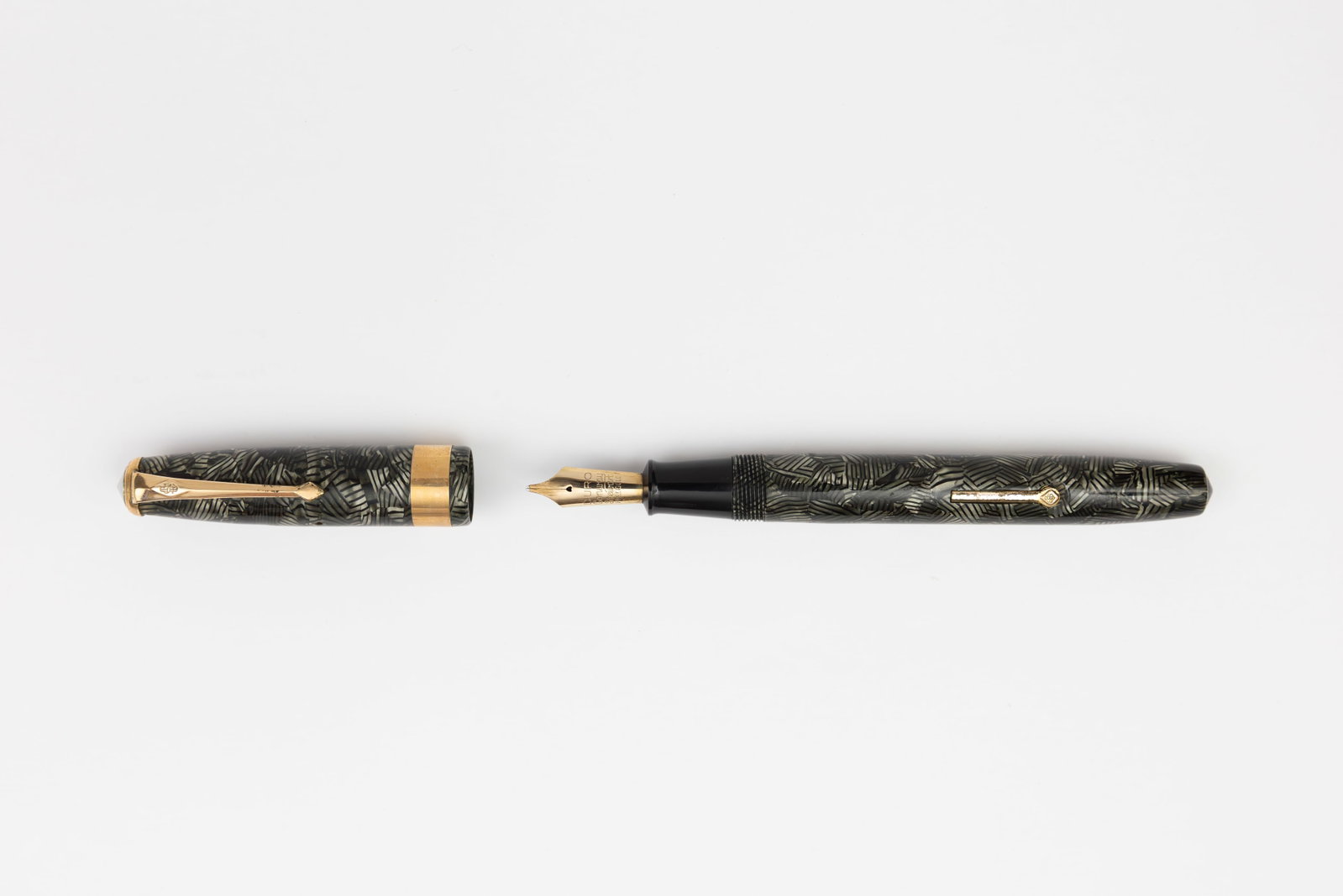 Conway Stewart 58 Grey Hatched Fountain Pen - 2
