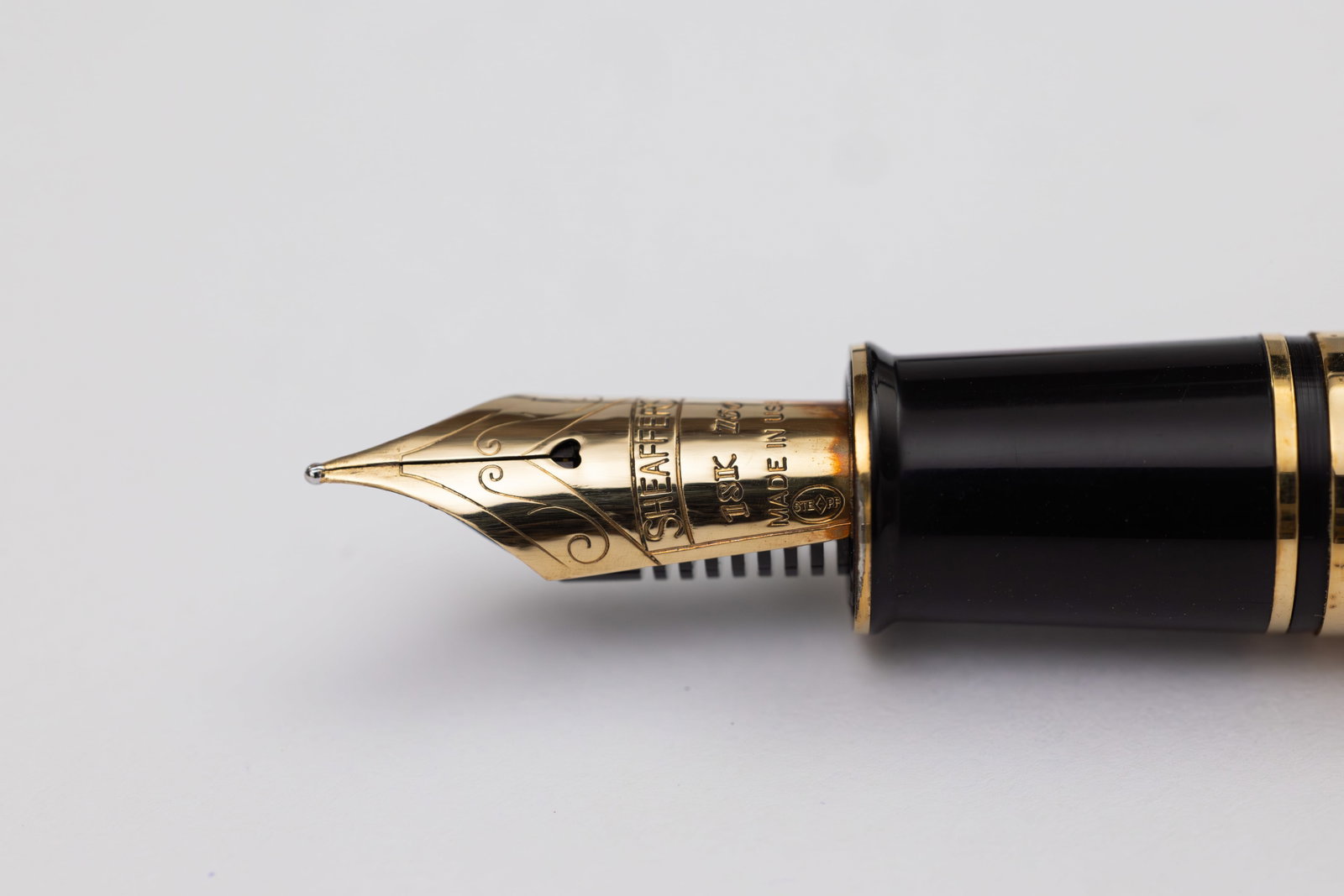 Sheaffer Connaisseur Black Fountain Pen, 18K Nib - 3