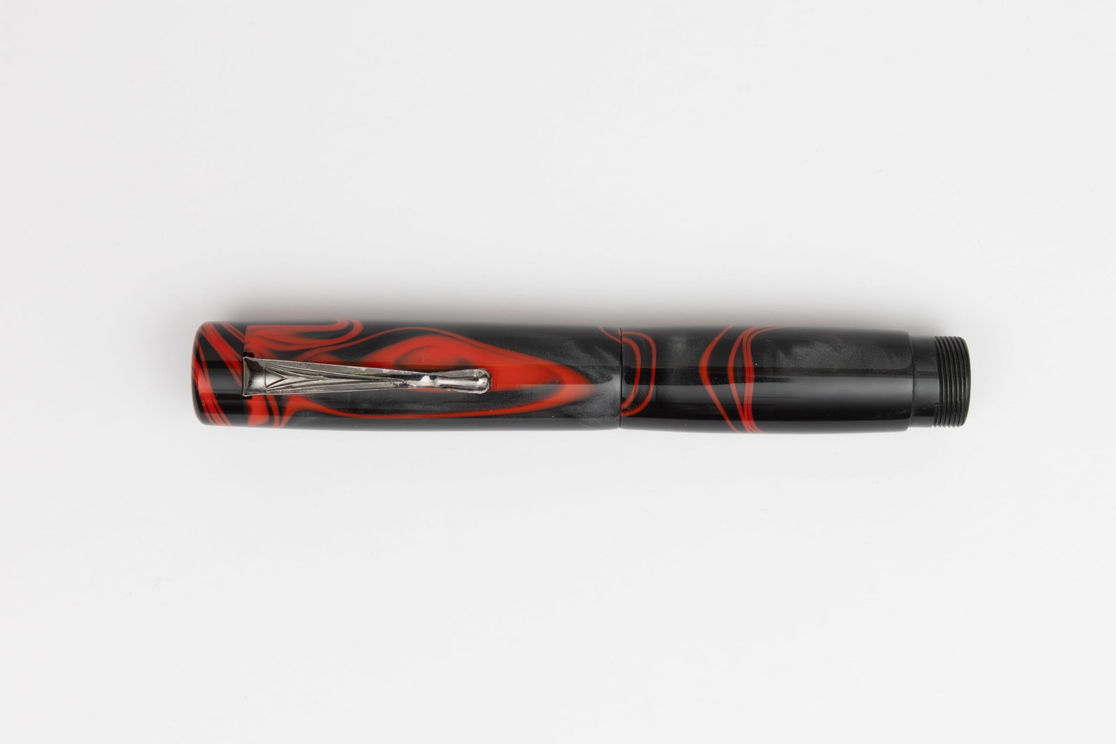 Shawn Newton Como Fountain Pen, 1.1mm Stub Nib: Shawn Newton Como fountain pen. Shawn Newton Como fountain pen in Conway Stewart Excalibur resin material with steel 1.1mm stub nib. Length 4 1/2 inches and 6 1/4 inches posted, filling mechanism