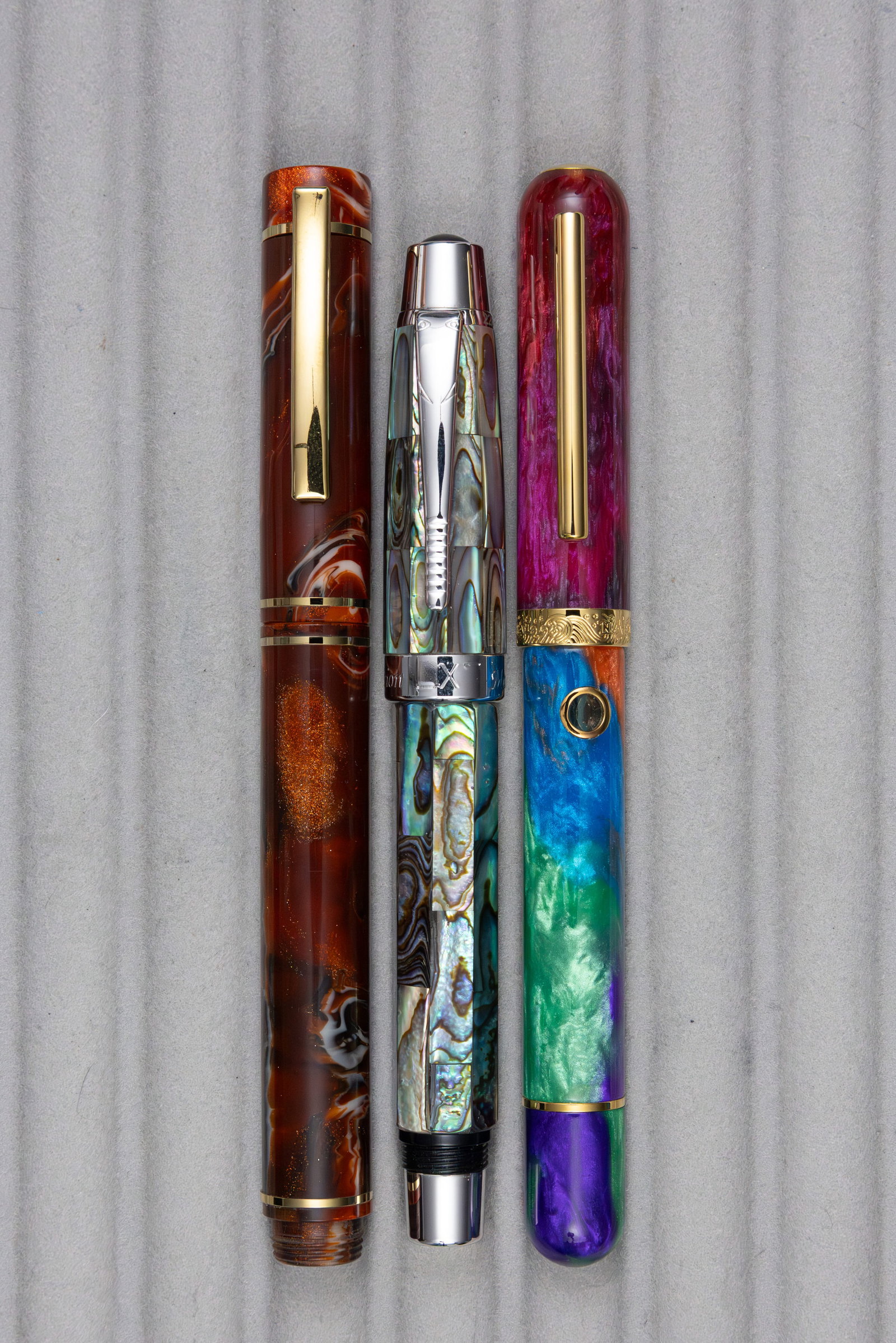 Mabie Todd, Nahvalur and Xezo Modern Fountain Pens, Boxed: Mabie Todd, Nahvalur and Xezo modern fountain pens, boxed. Mabie Todd in red marble with medium plated nib, Xezo Maestro limited edition with Leonardo 1.1mm plated nib and Nahvalur Nautilus with