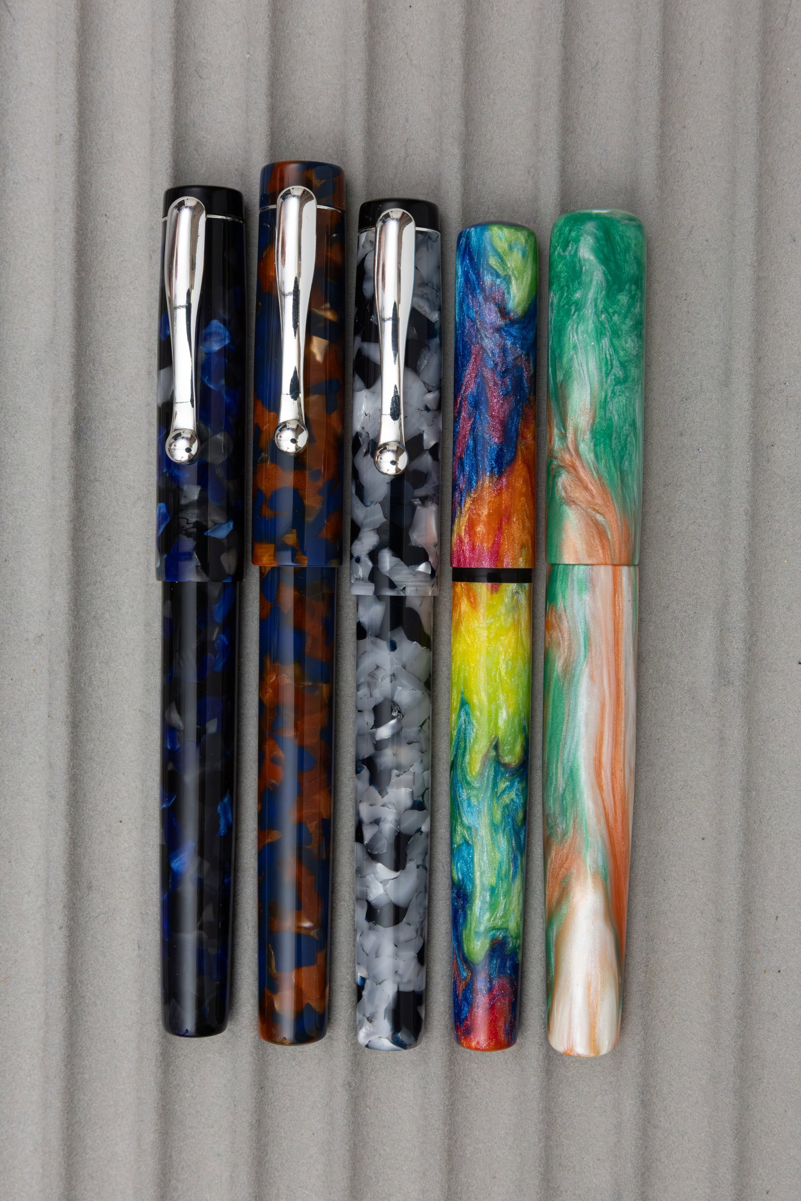 London Pen Company Fountain Pens (5): London Pen Company fountain pens (5). London Pen Company fountain pens, some in what appear to be former Conway Stewart colours. Medium, Boch broad, broad, 1.1mm stub and 1.5mm stub nibs are present,