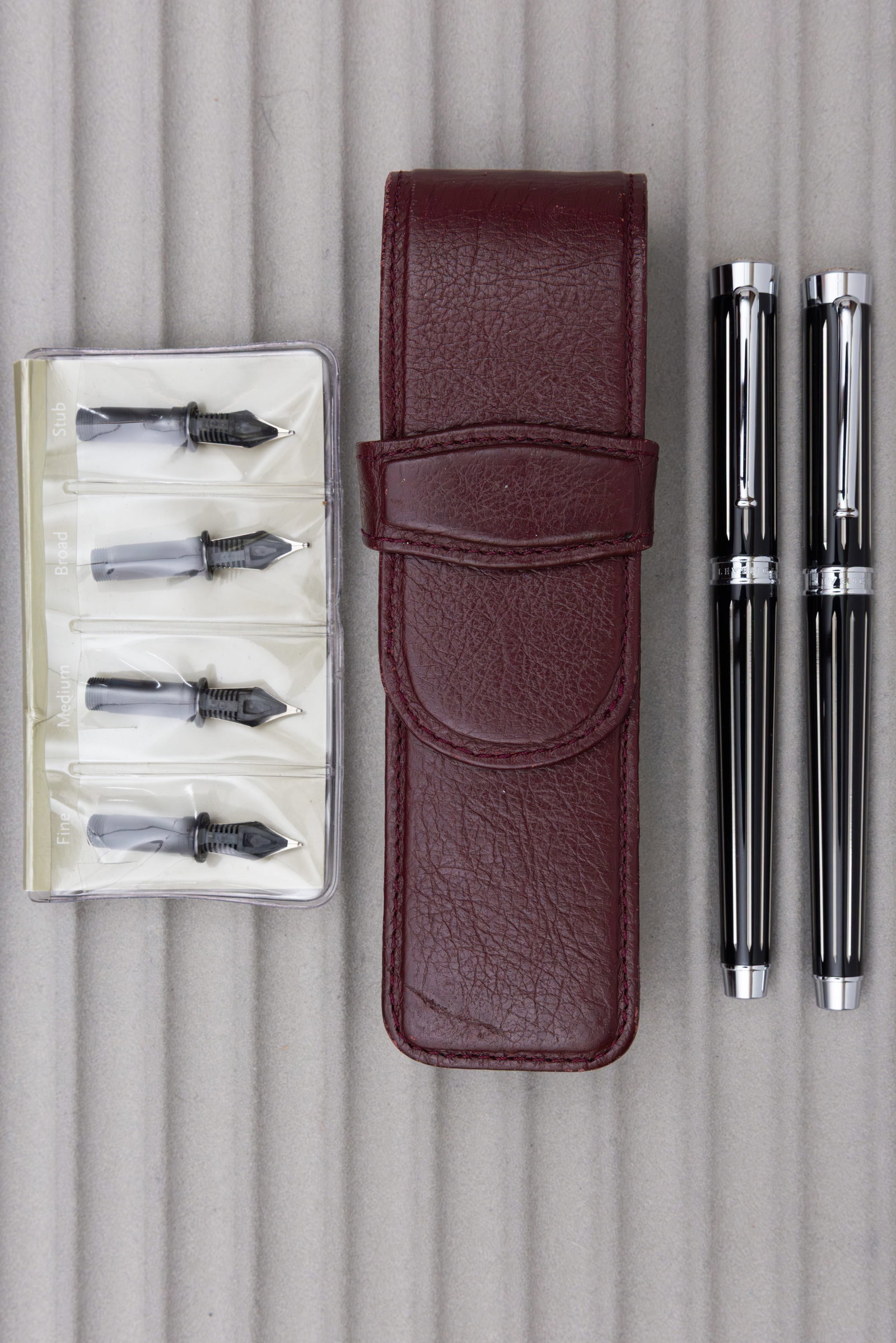 Levenger Sir Isaac Newton Fountain Pen, Rollerball Set, Additional Nibs (1 of 2)