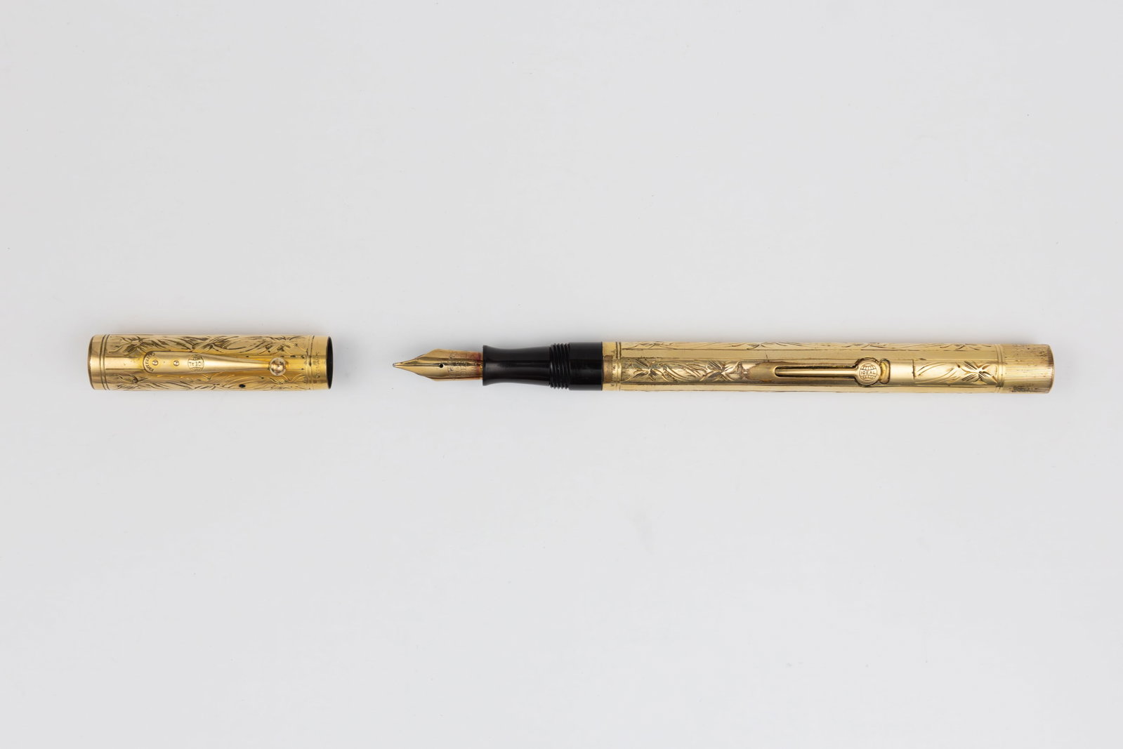 Waterman 0552 1/2 LEC Gold Filled Vine Pattern Fountain Pen - 2