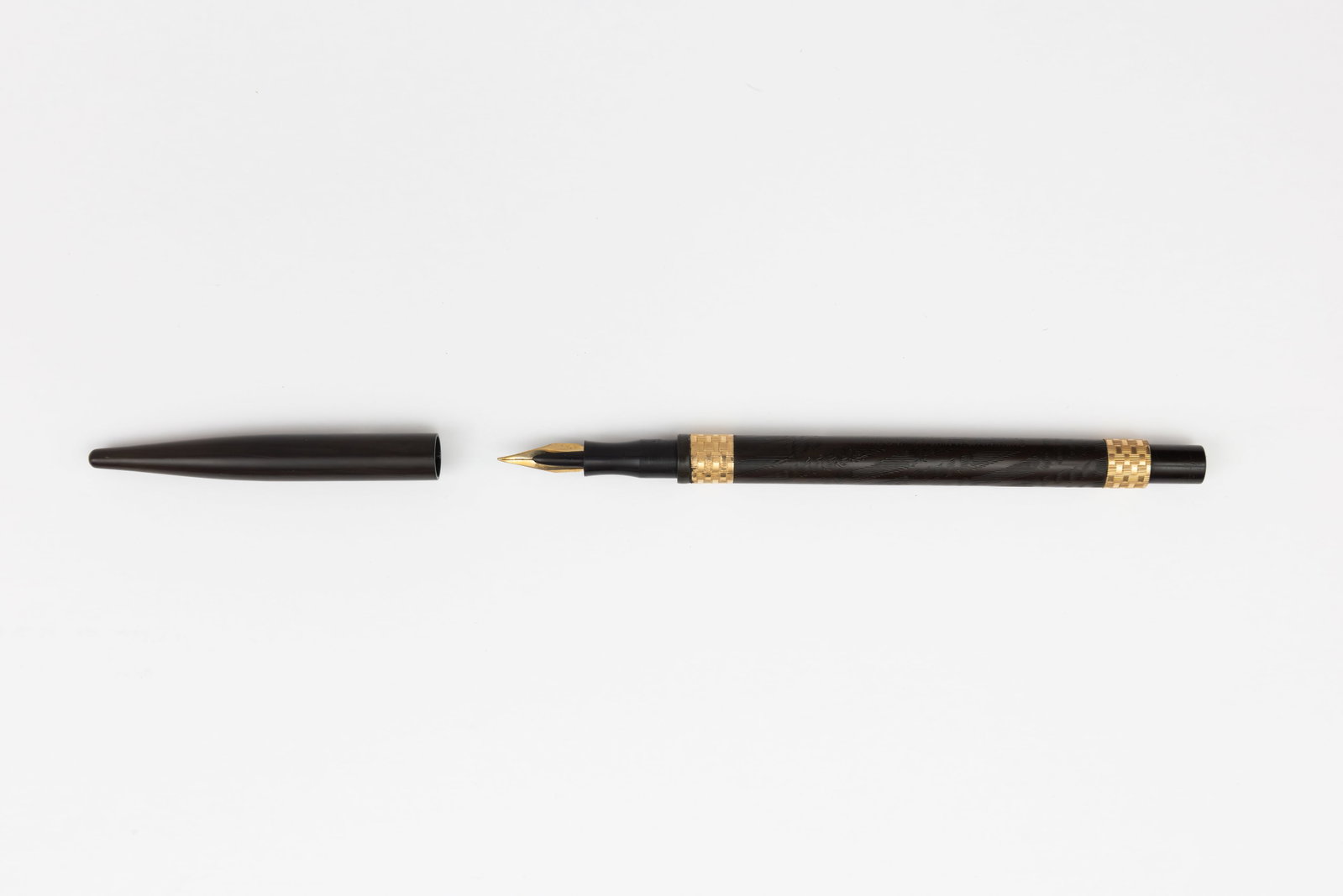 Century Taper Cap Black Chased Hard Rubber Fountain Pen - 2